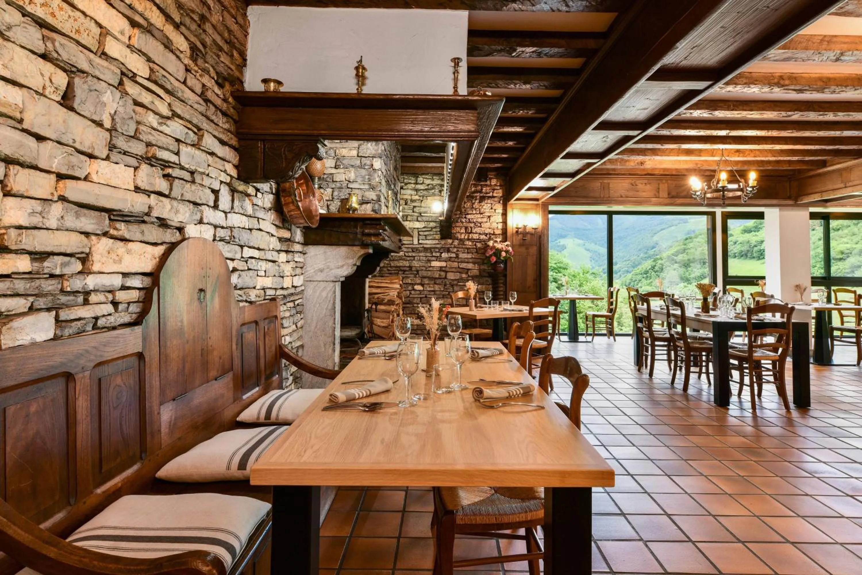 Restaurant/places to eat in Logis Hôtel Etchemaïté