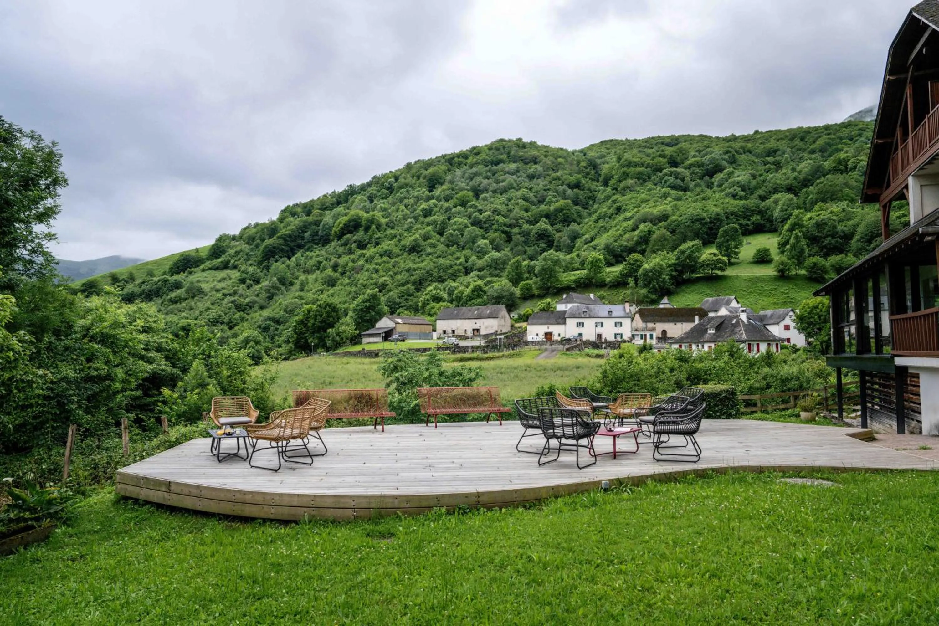 Garden view in Logis Hôtel Etchemaïté