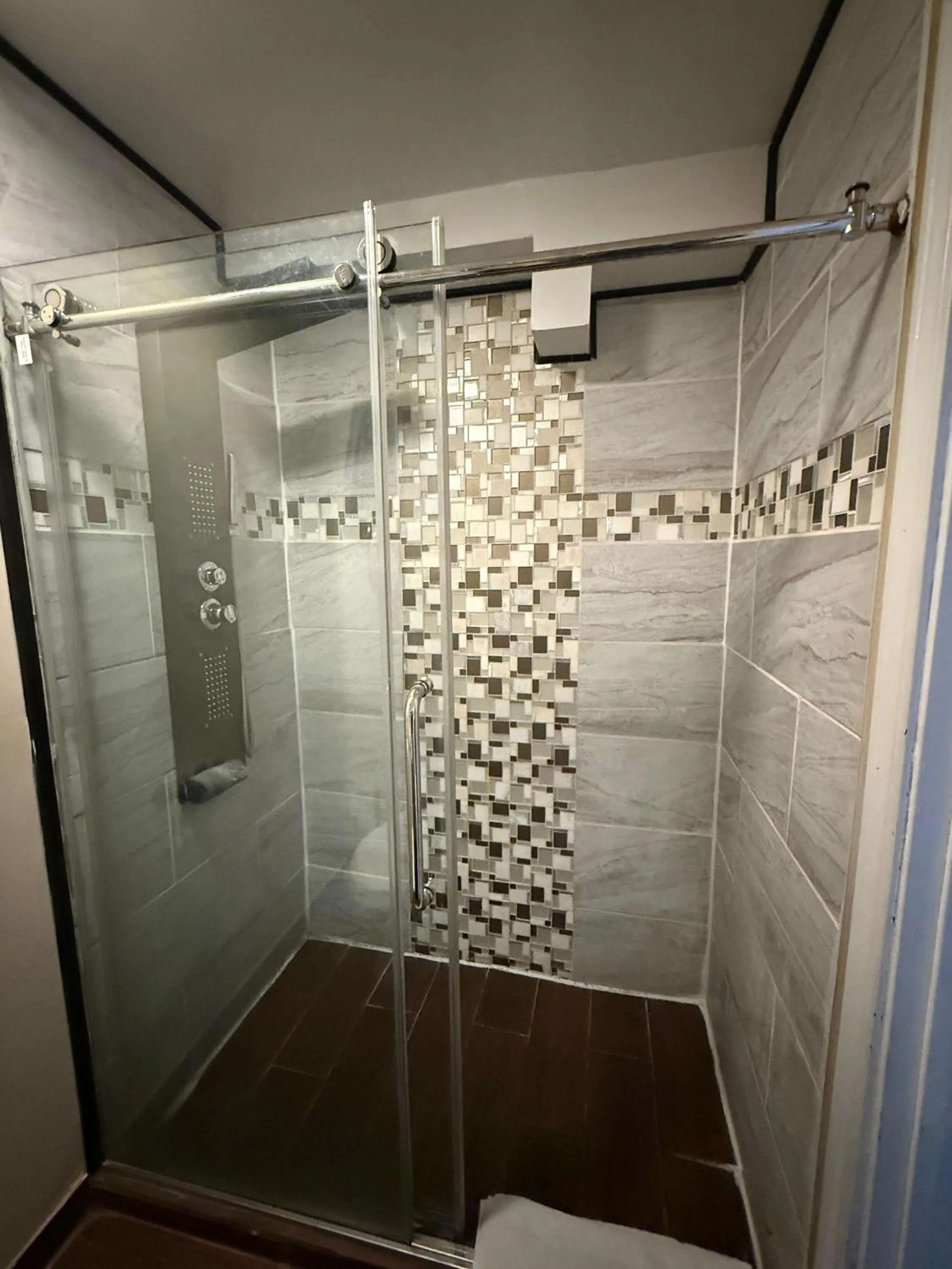 Bathroom in Hamilton Inn Sturbridge