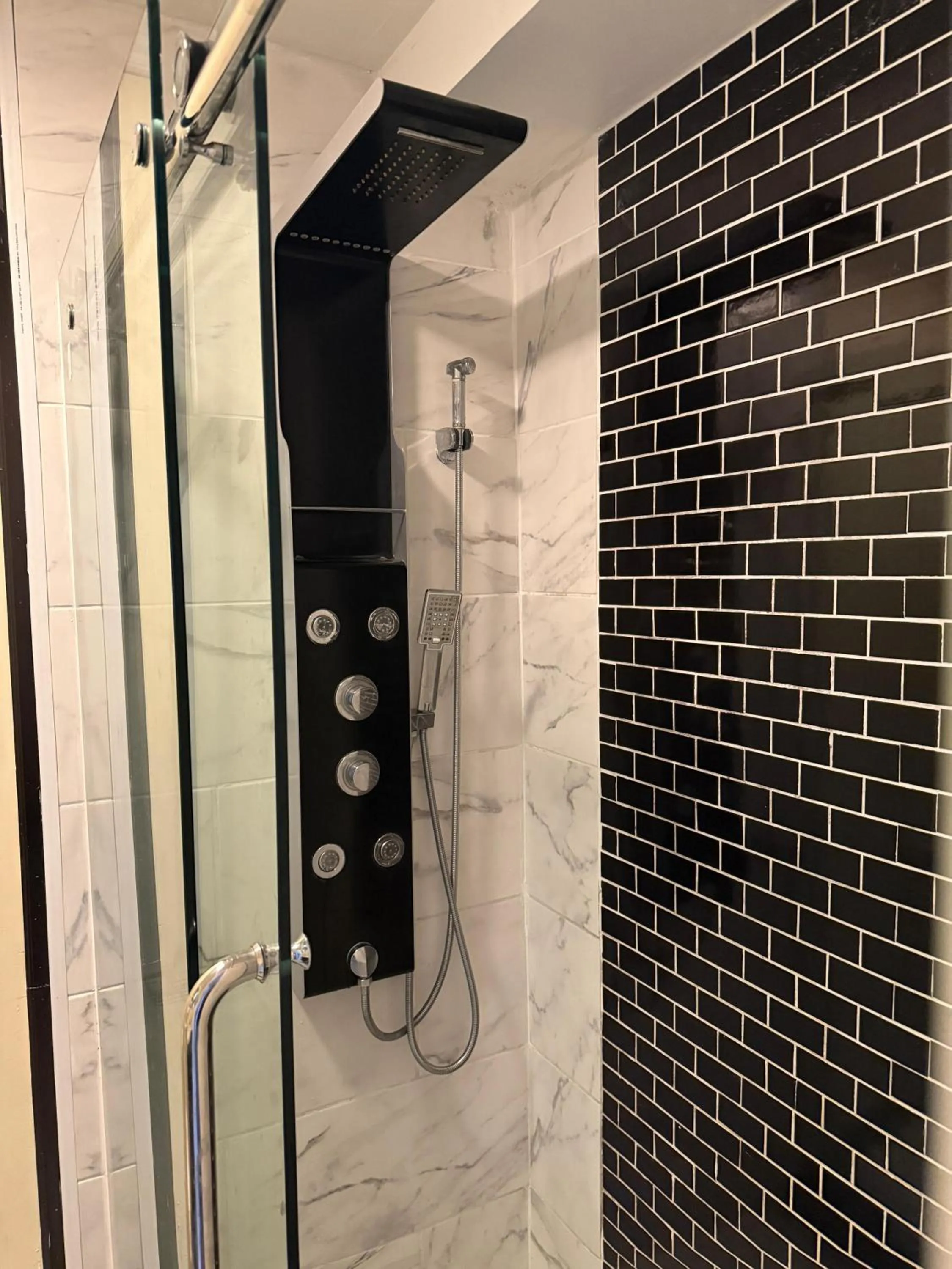 Bathroom in Hamilton Inn Sturbridge