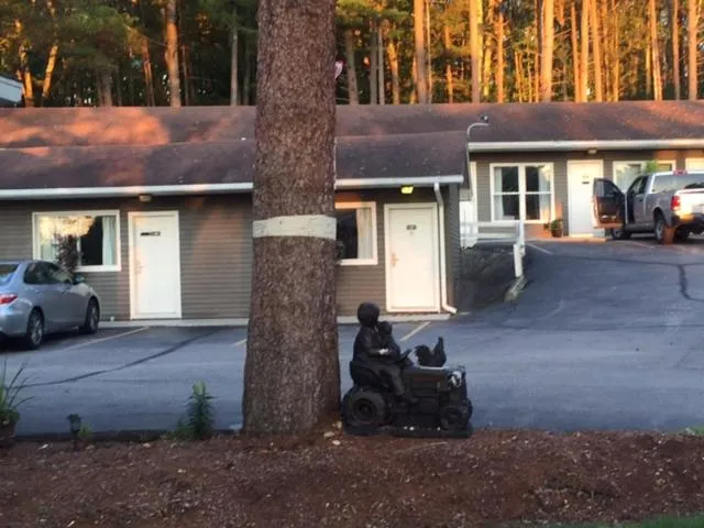 Parking in Hamilton Inn Sturbridge