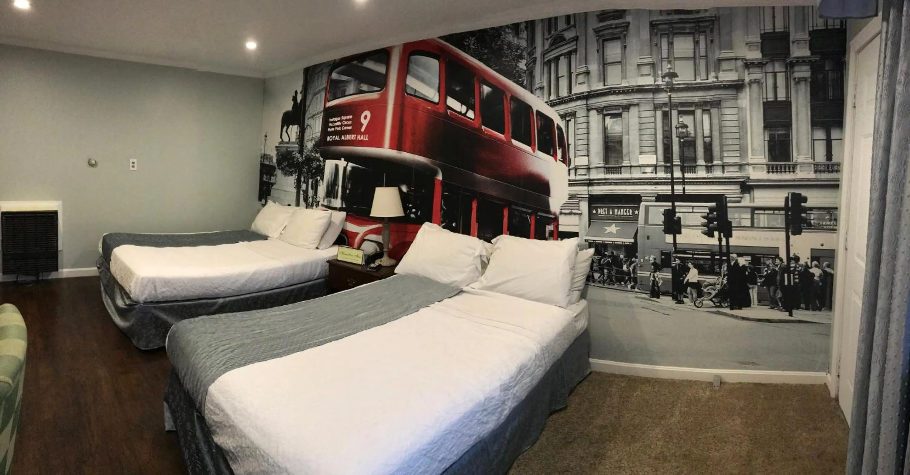 Photo of the whole room, Bed in Hamilton Inn Sturbridge