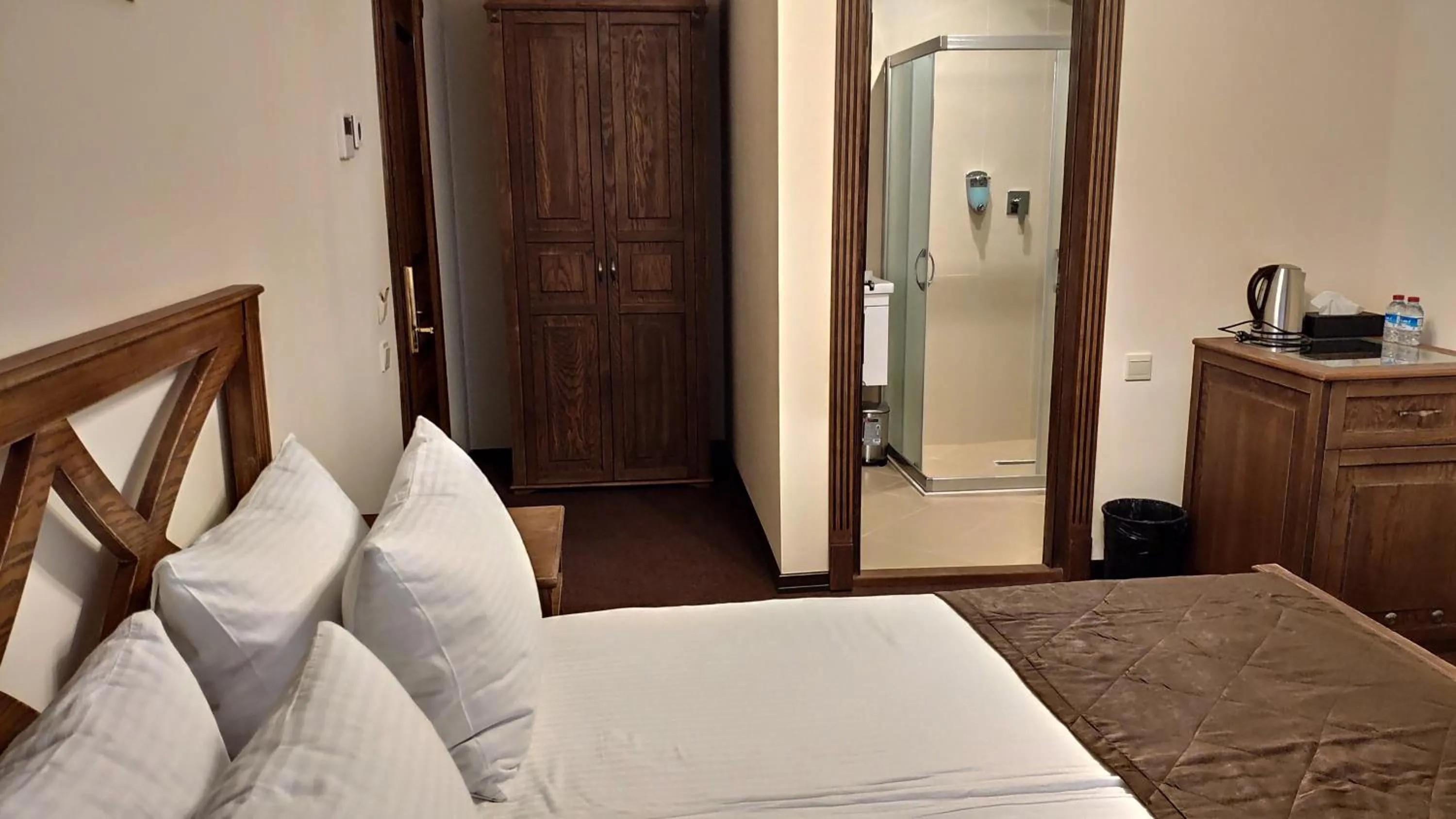 Bed in Maajid Boutique Hotel