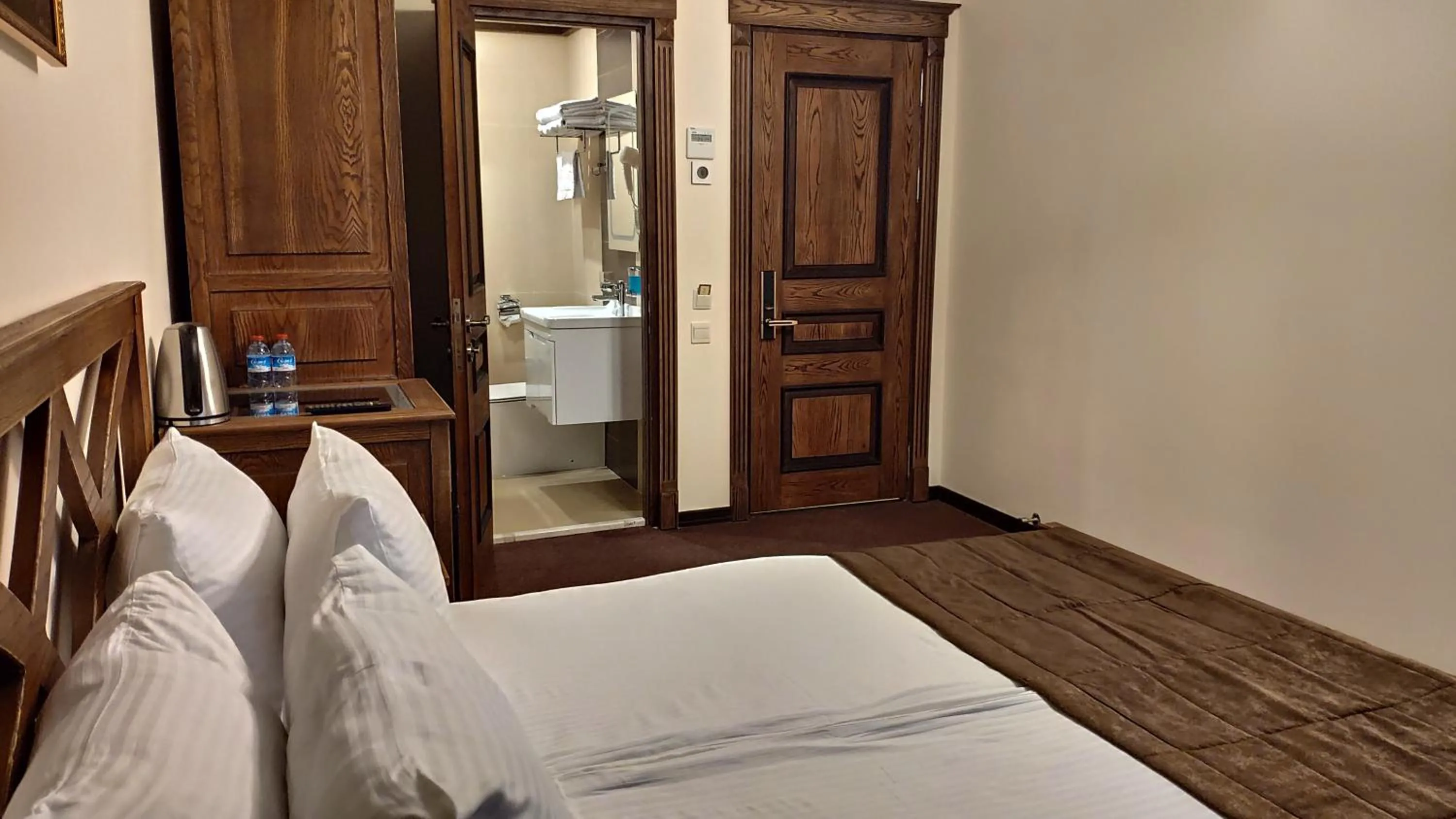 Bed in Maajid Boutique Hotel