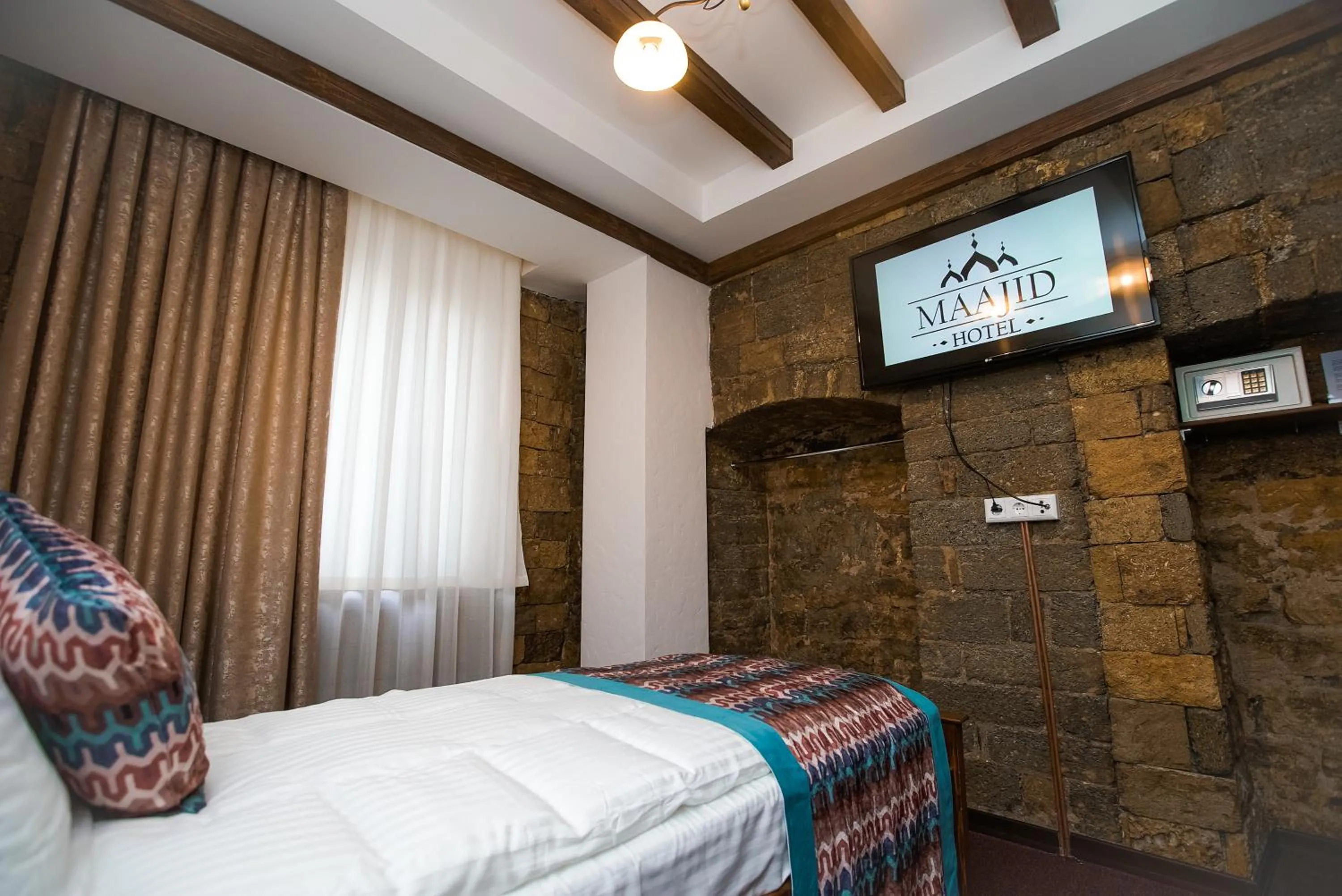 Bed in Maajid Boutique Hotel