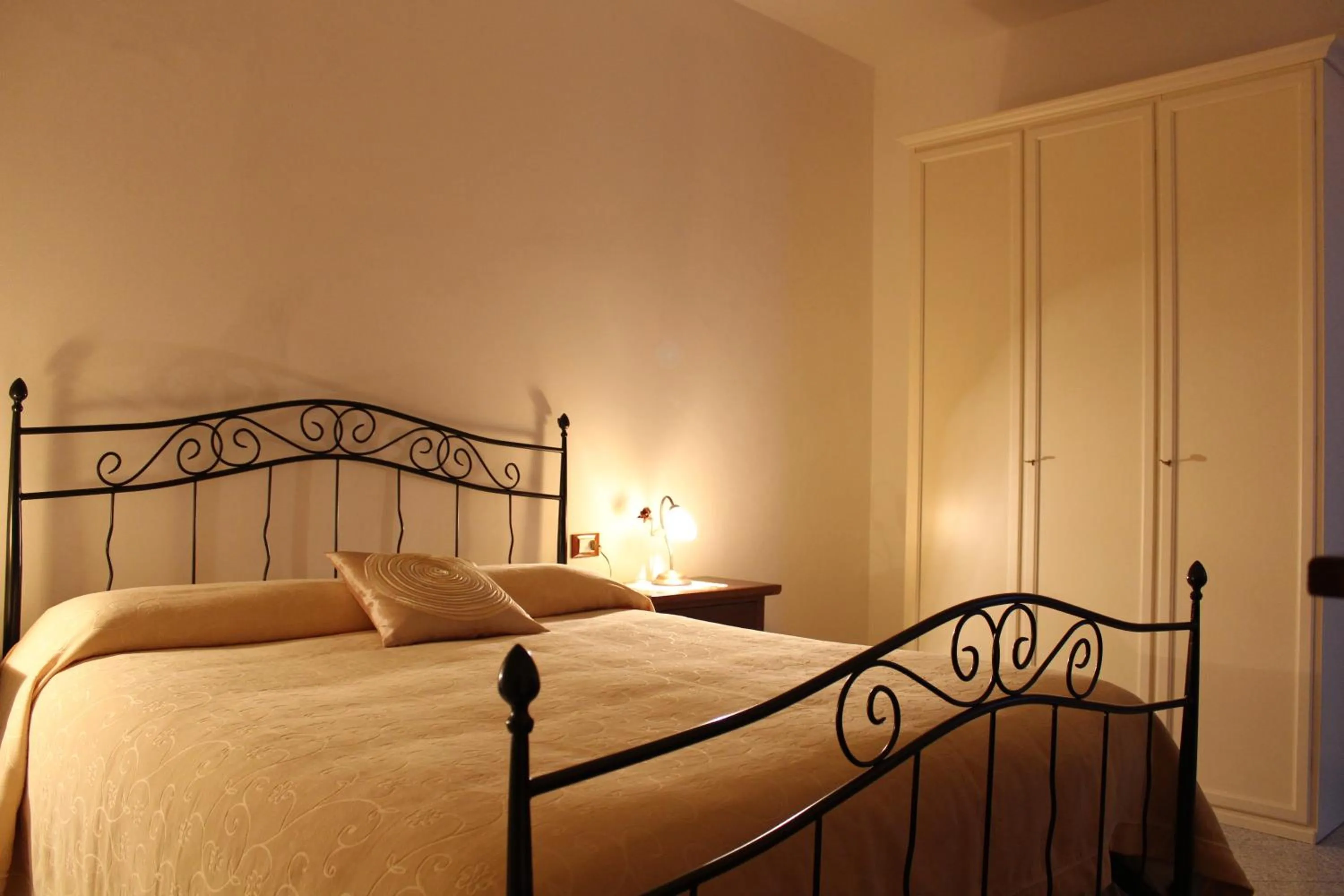 Two-Bedroom Apartment with Terrace and Garden View in Casa Vacanze Ribocchi