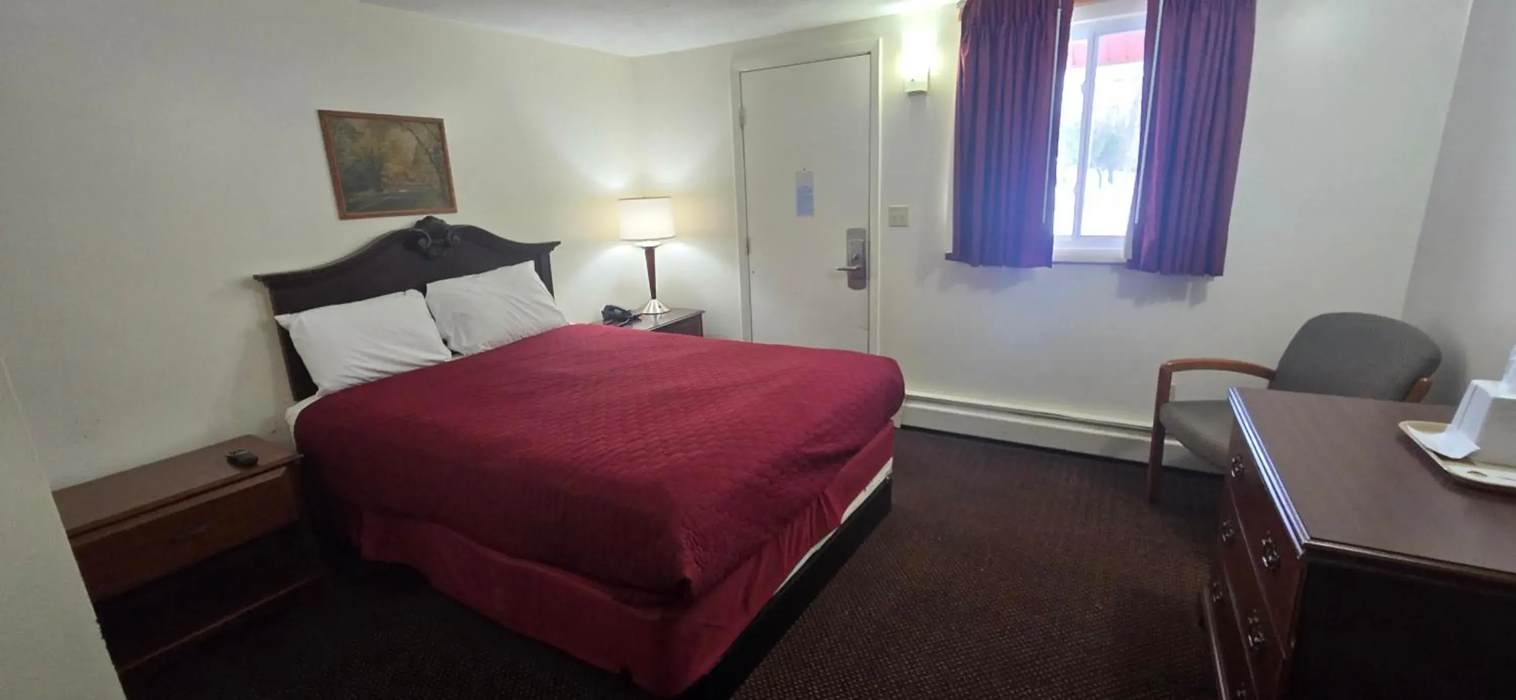 Bed in Red Carpet Inn Pulaski Bed in Red Carpet Inn Pulaski