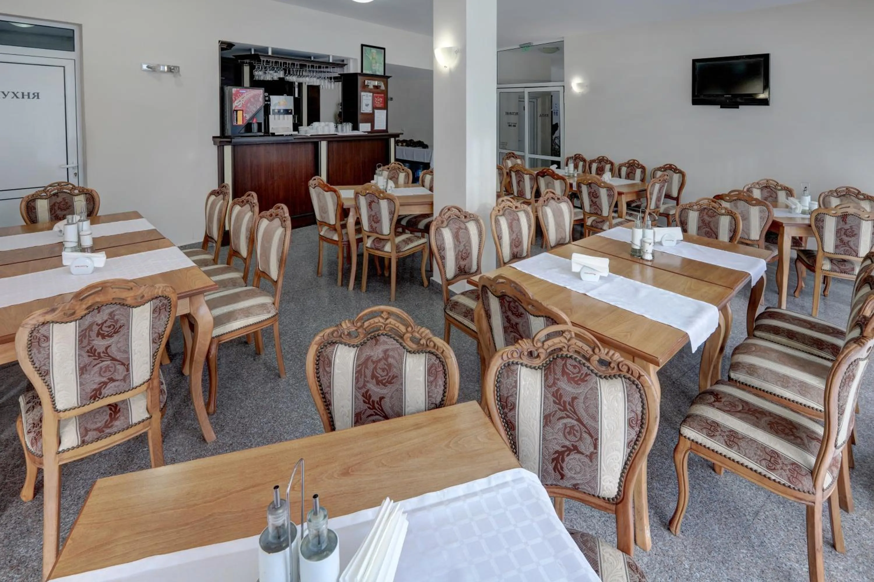 Restaurant/places to eat in Jupiter 1 Family Hotel