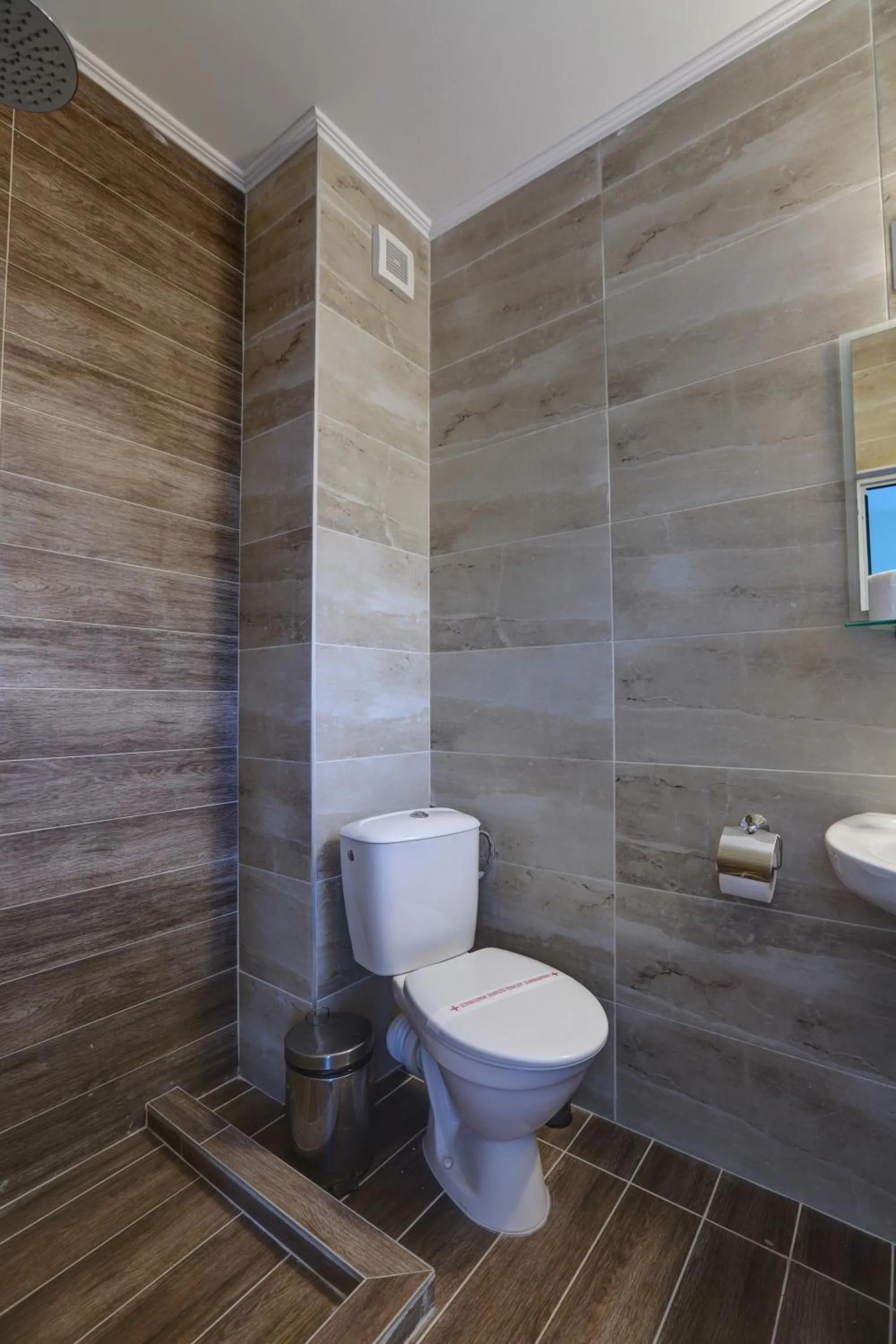 Shower in Jupiter 1 Family Hotel