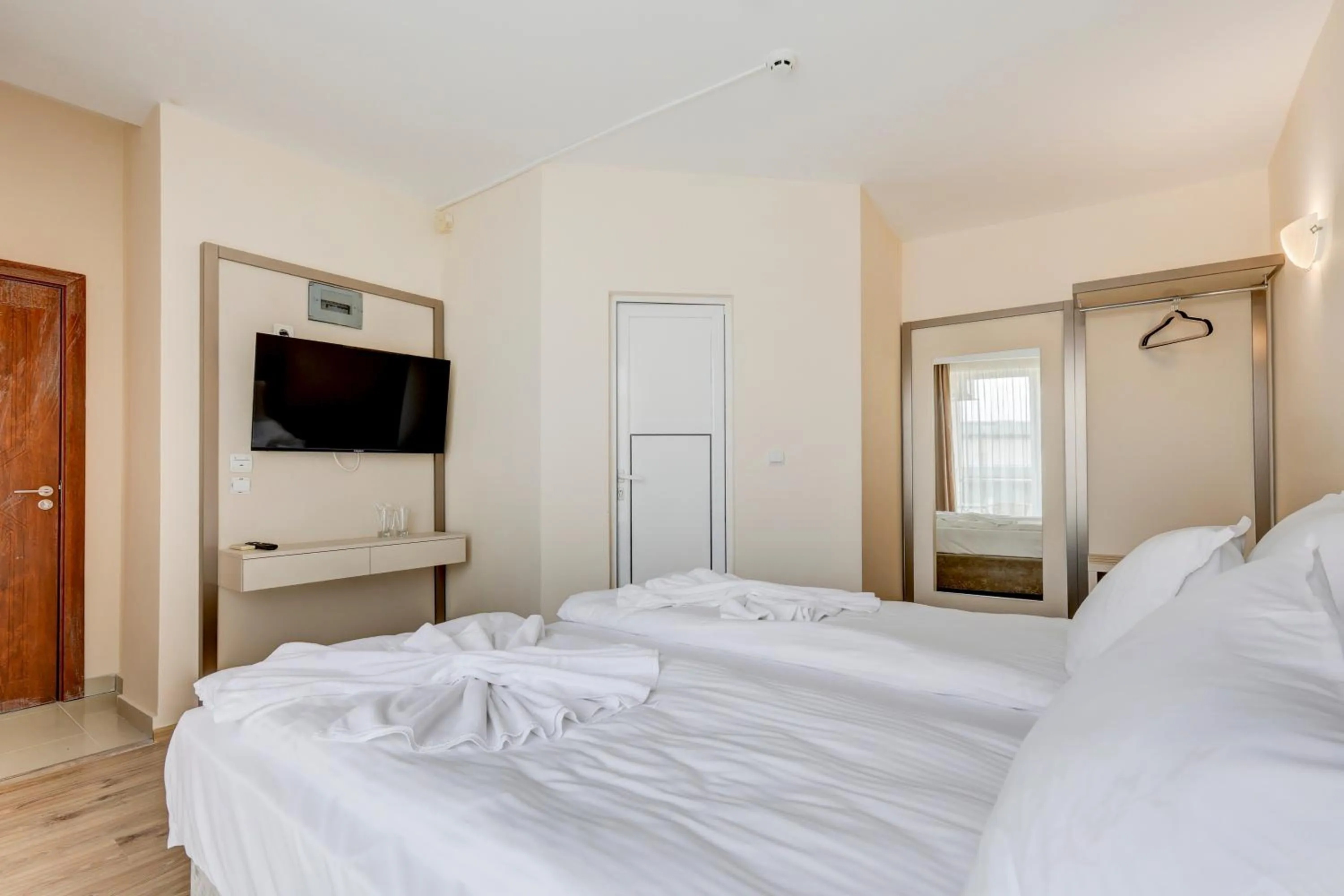 Bed in Jupiter 1 Family Hotel