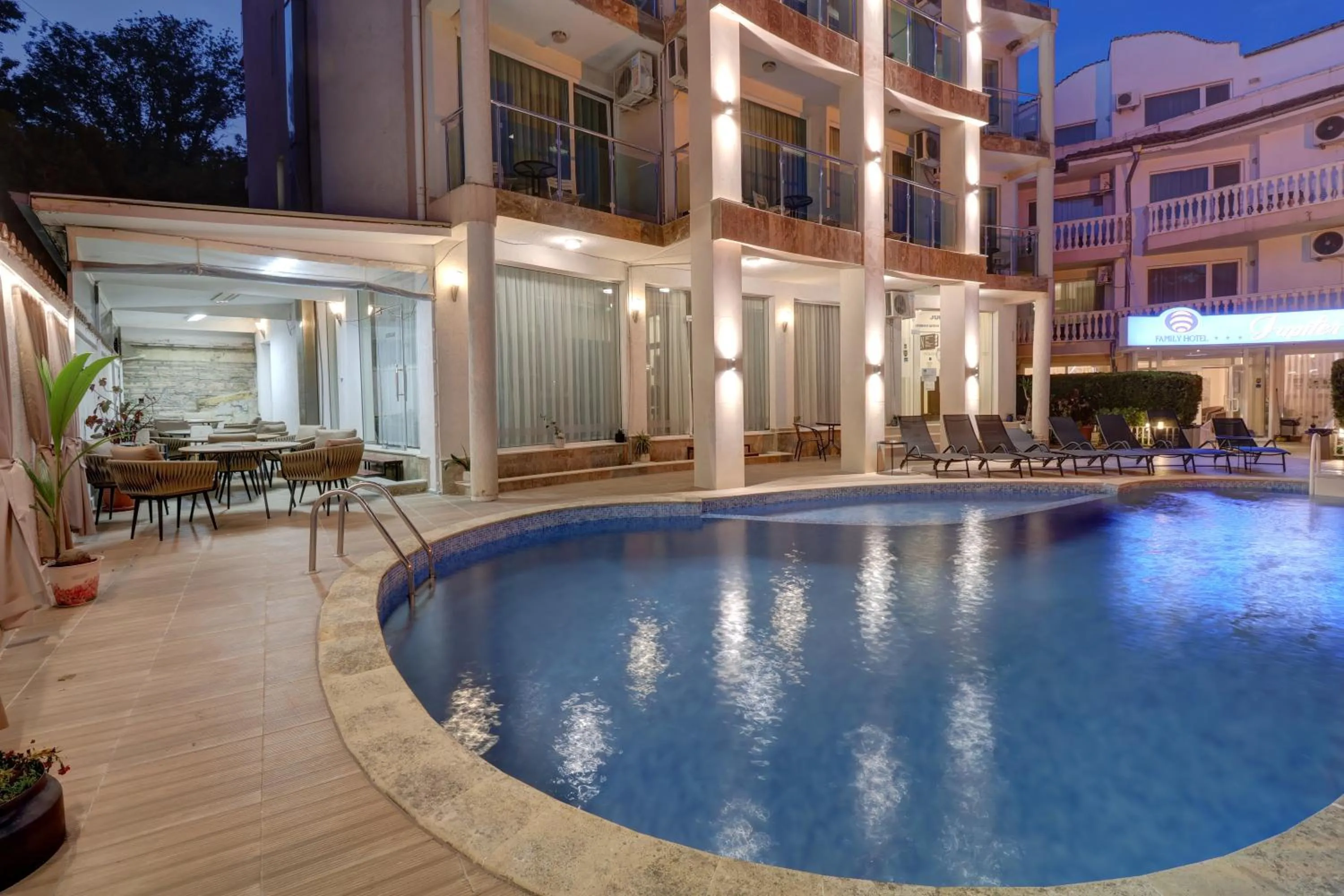 Property building in Jupiter 1 Family Hotel