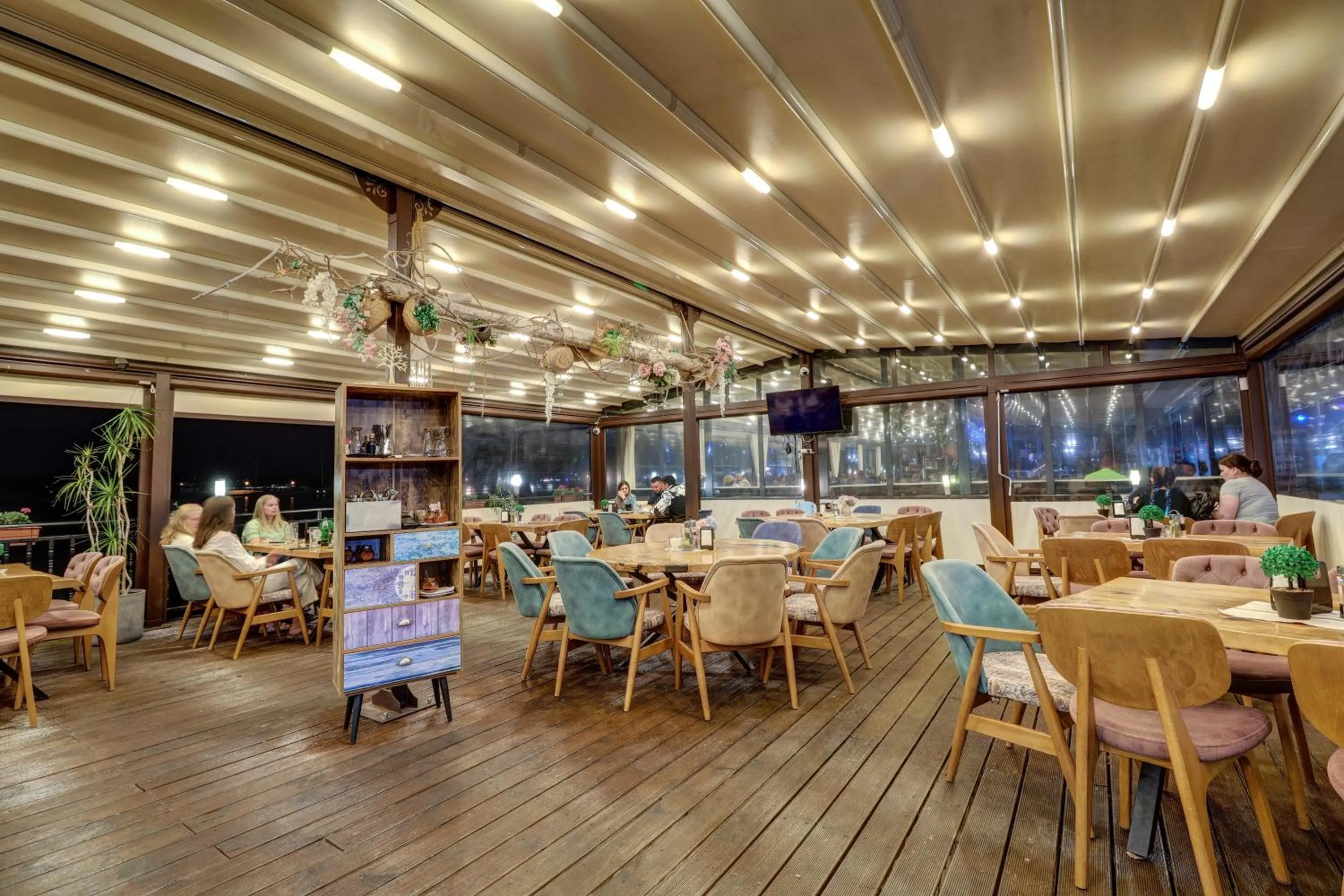 Restaurant/places to eat in Jupiter 1 Family Hotel