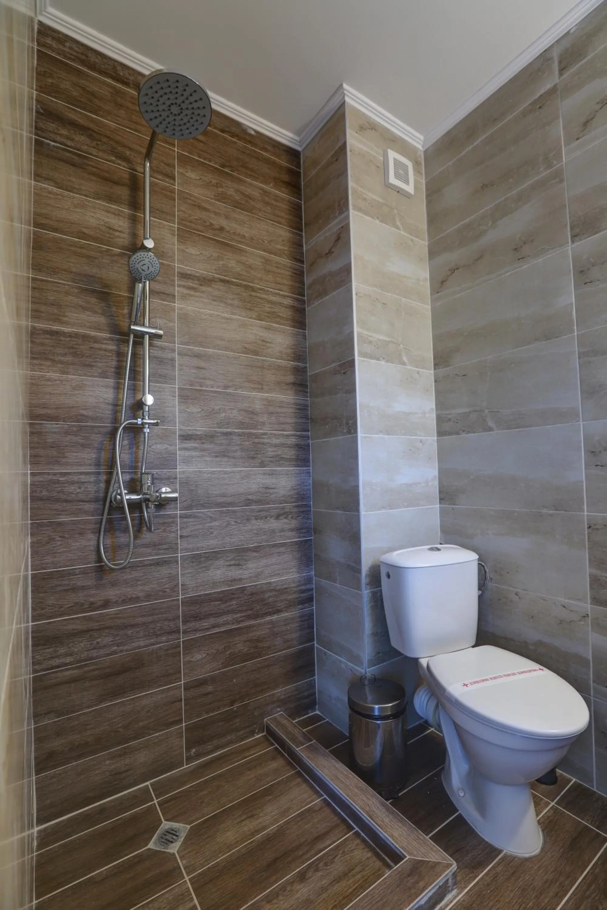 Shower in Jupiter 1 Family Hotel