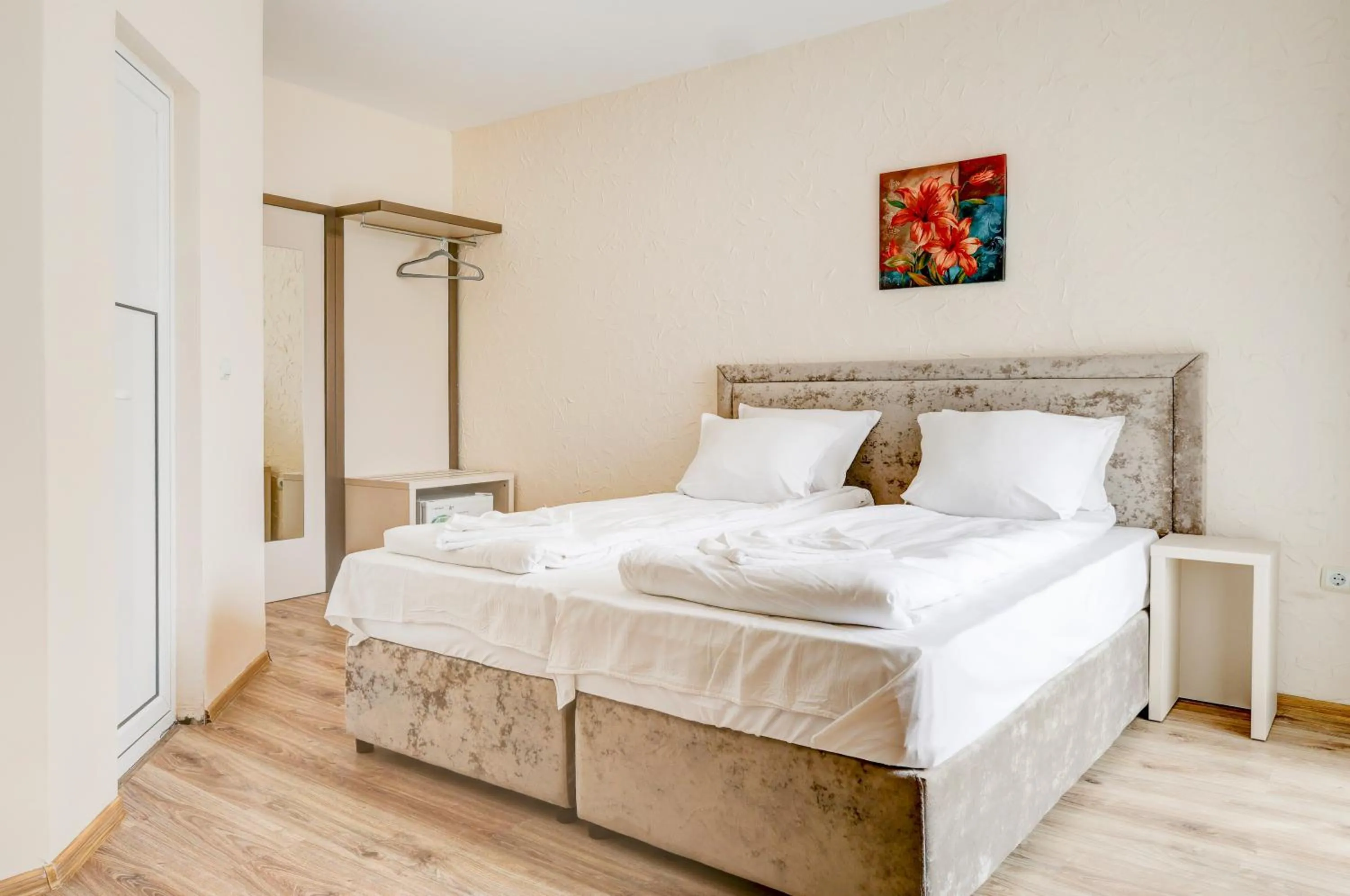 Bed in Jupiter 1 Family Hotel