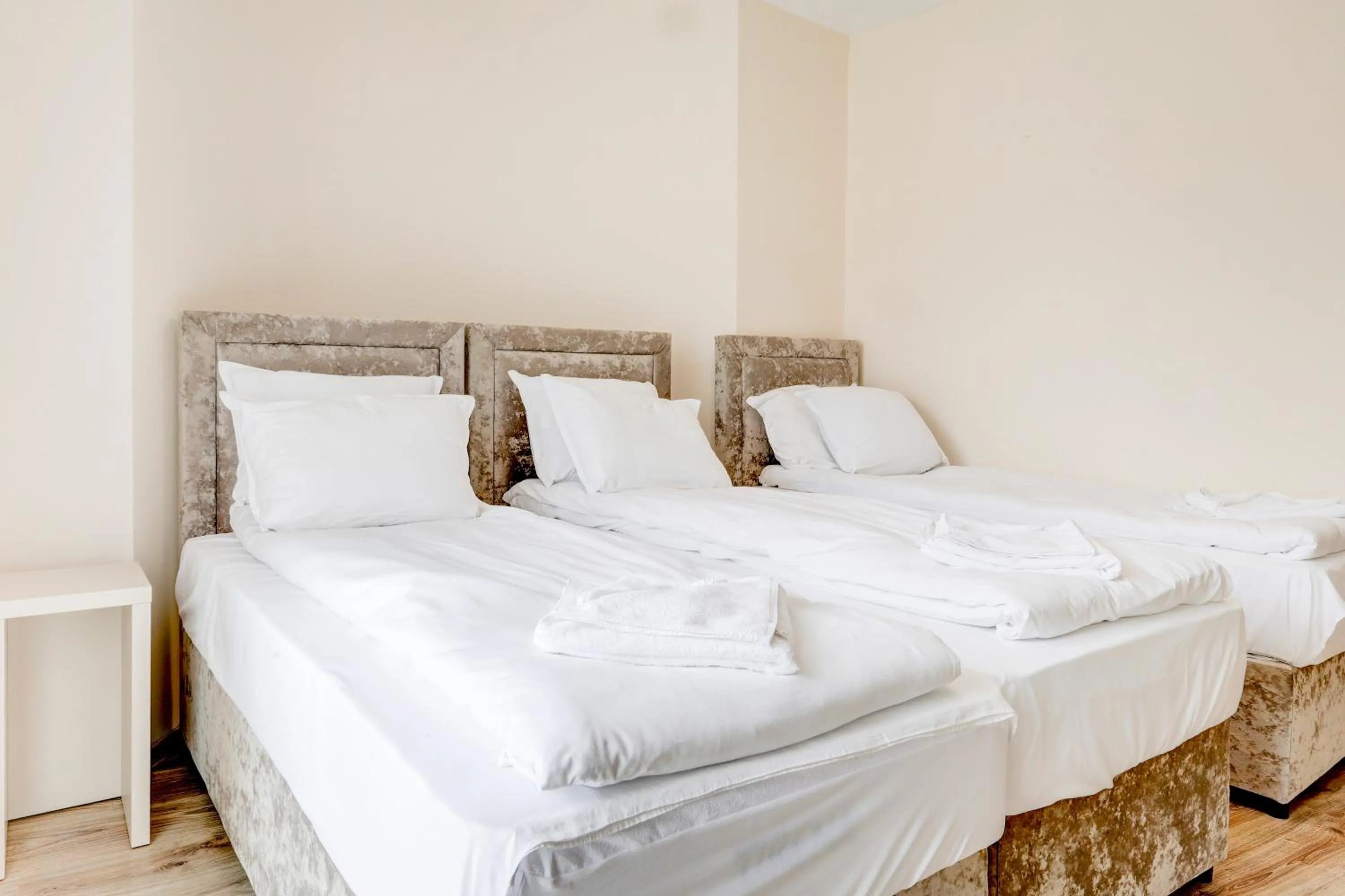 Bed in Jupiter 1 Family Hotel