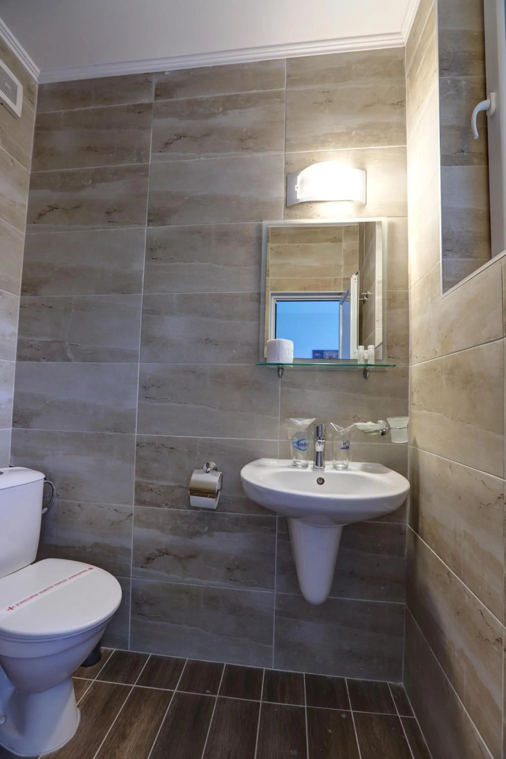 Toilet in Jupiter 1 Family Hotel