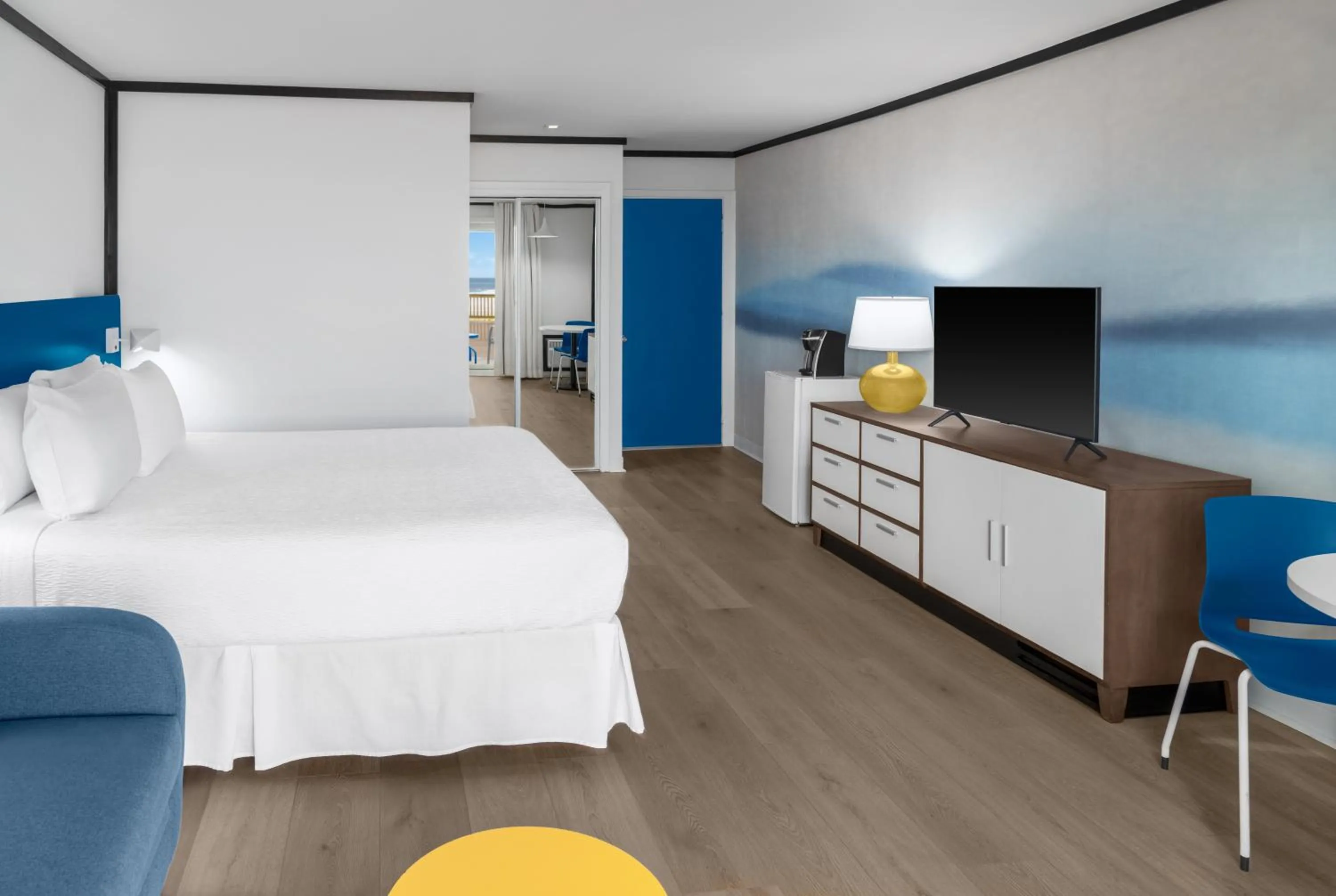 Bedroom, Bed in Montauk Blue Hotel