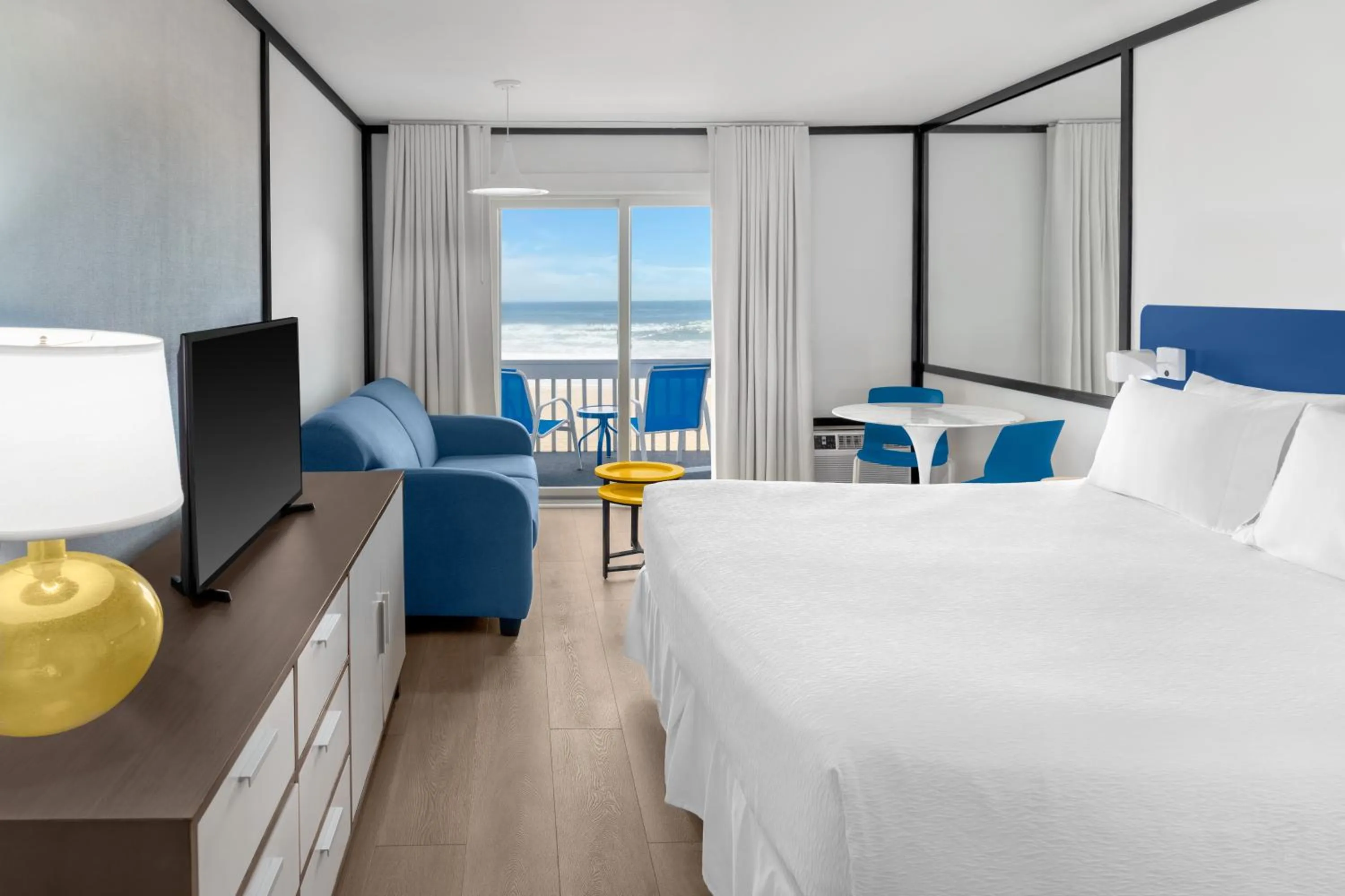 Bed in Montauk Blue Hotel