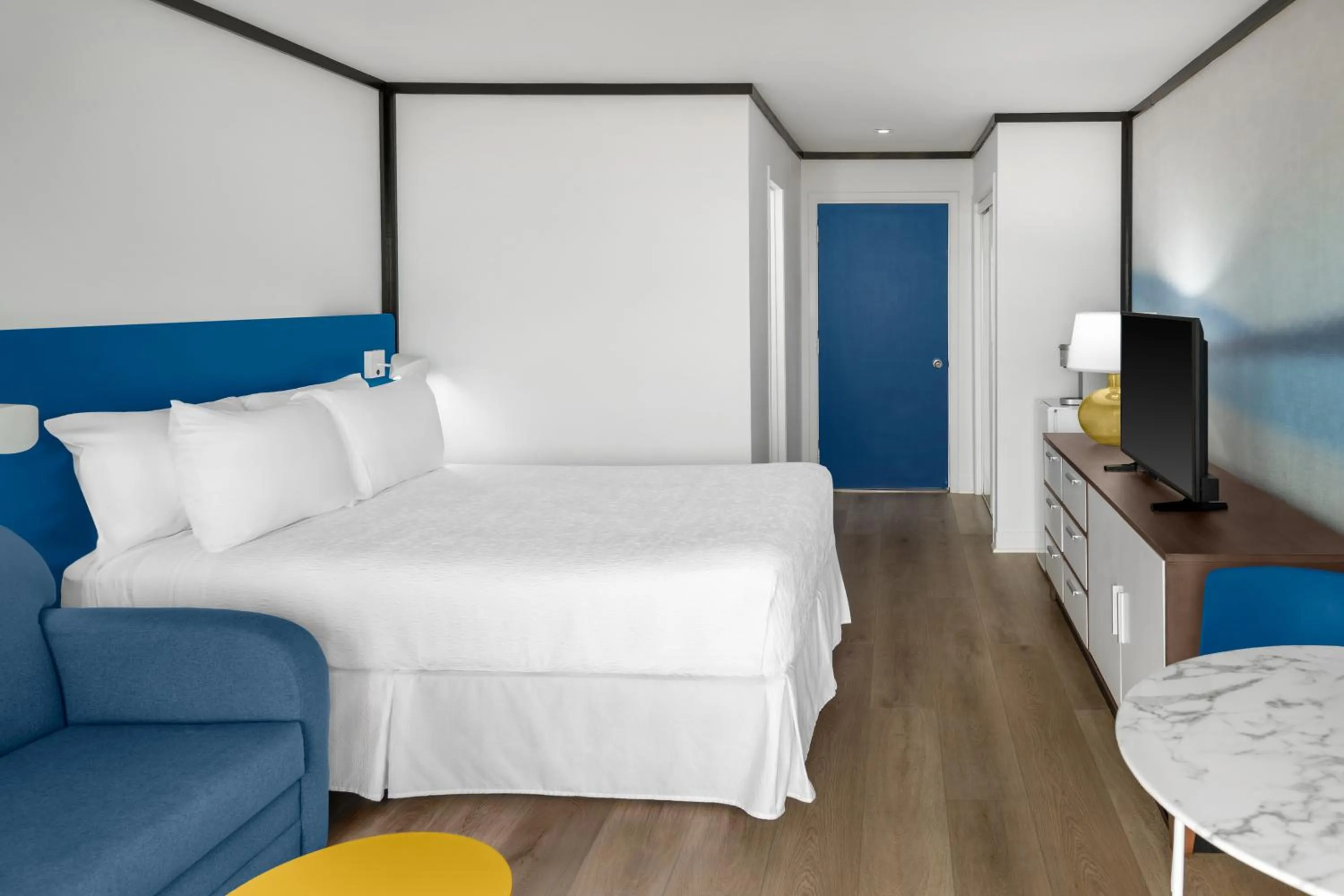 Bedroom, Bed in Montauk Blue Hotel