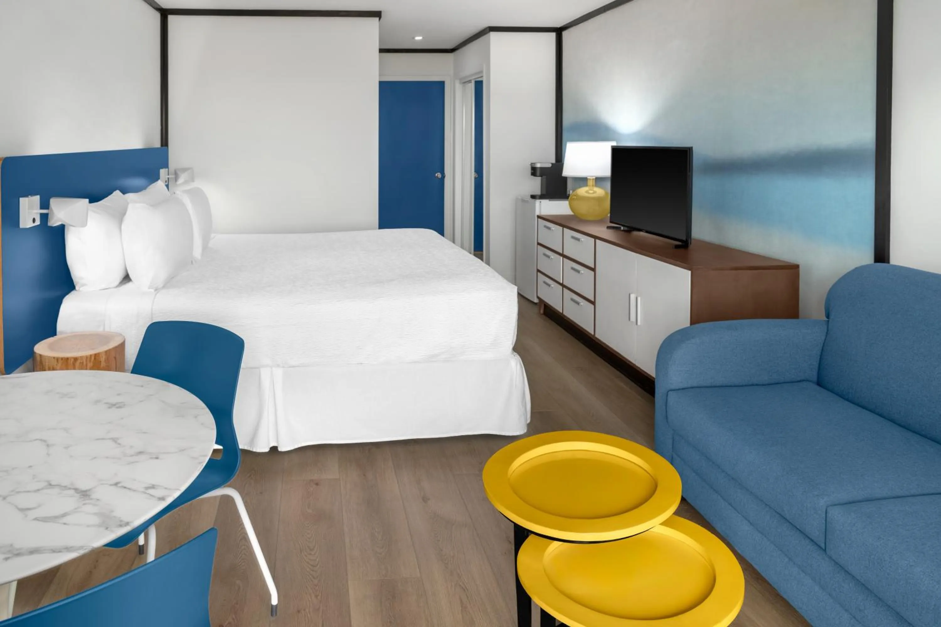 Bed in Montauk Blue Hotel