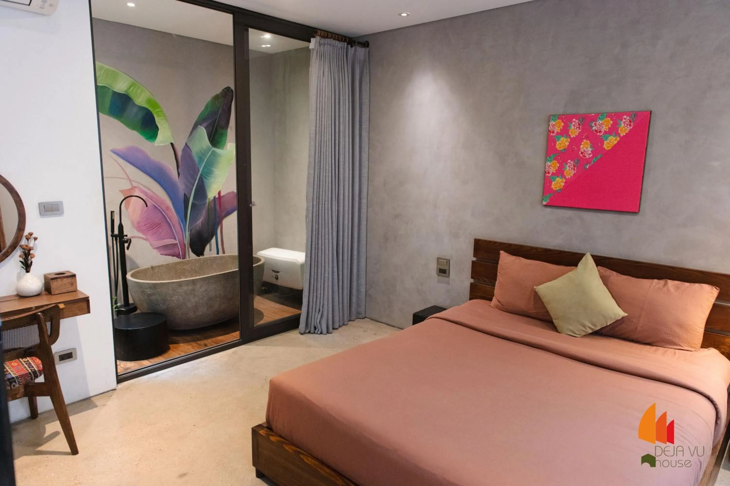 Bed in Deja Vu House Ha Long