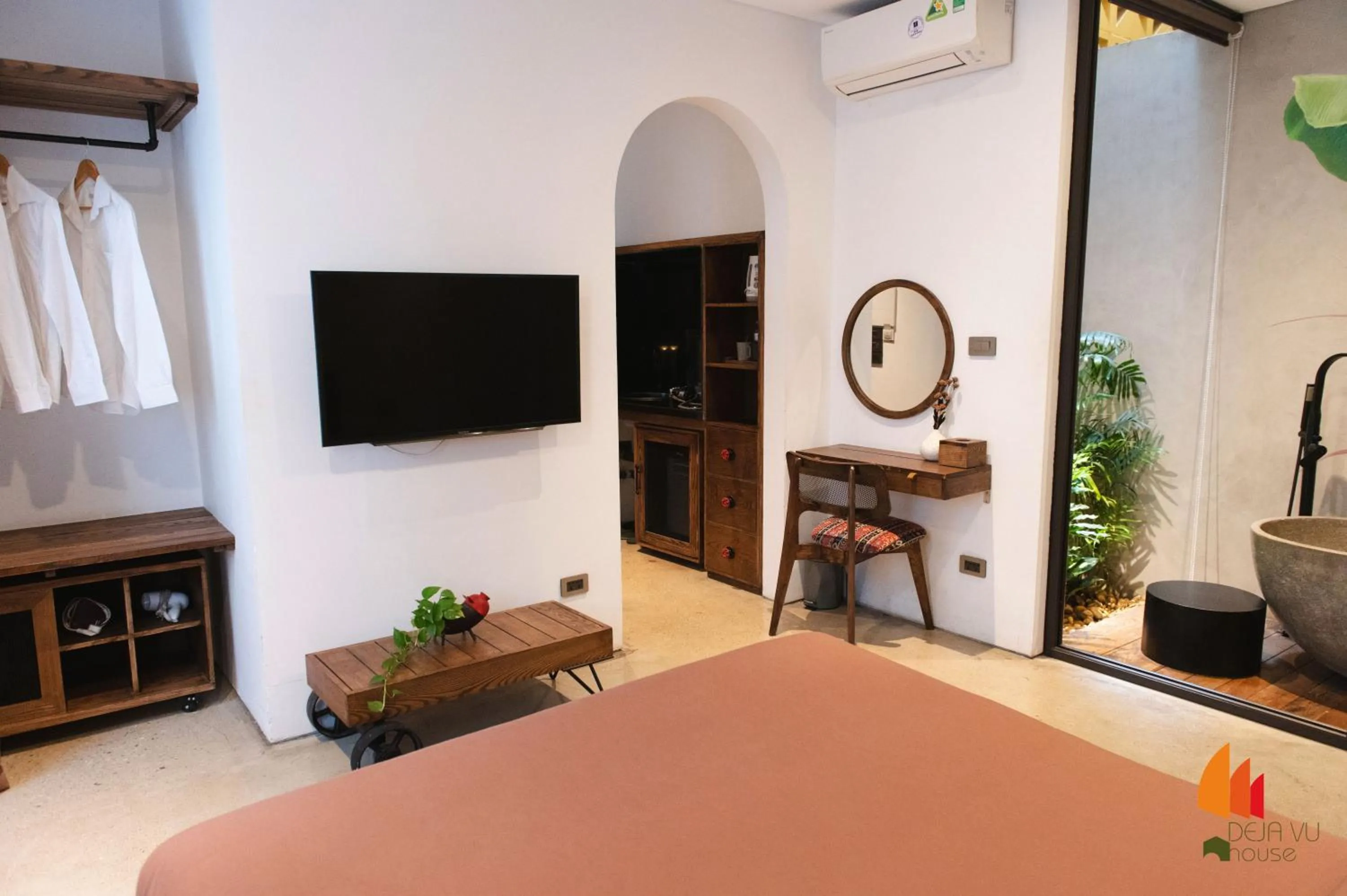 Bed in Deja Vu House Ha Long