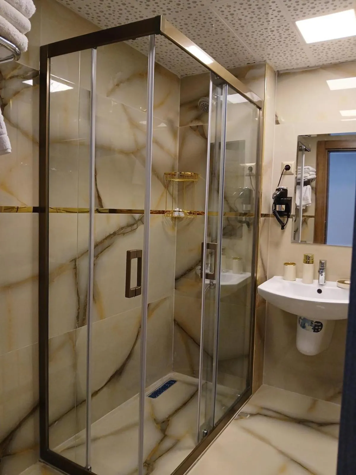 Shower in Safari Otel