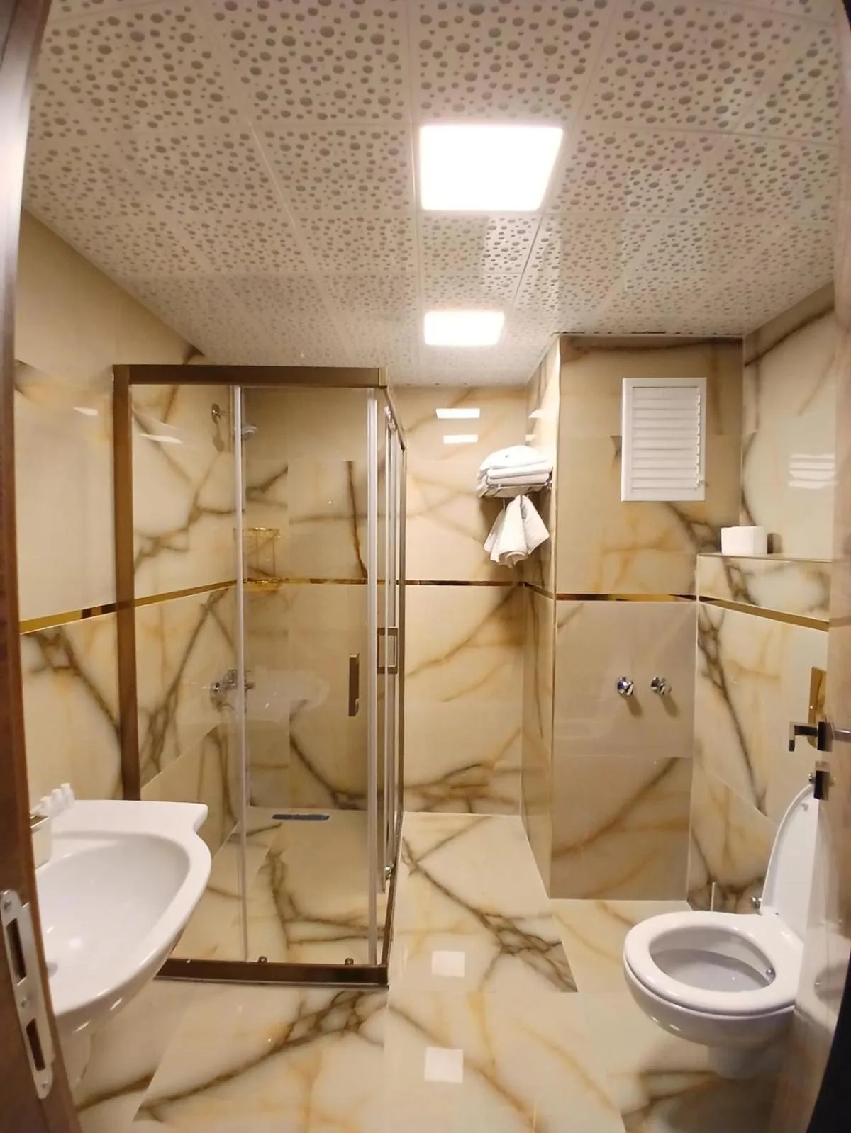 Shower in Safari Otel