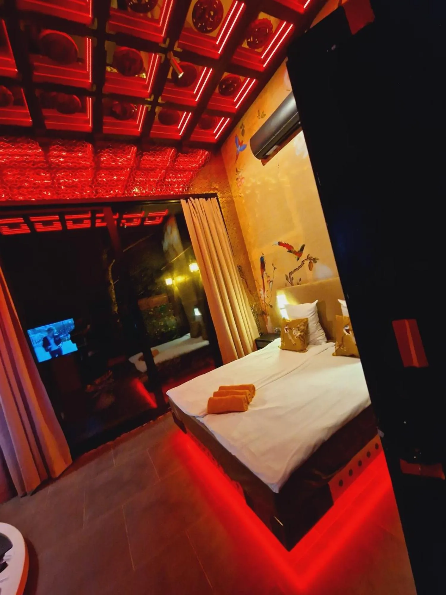 Bed in Hotel Ramka & Restaurant & Wine Bar