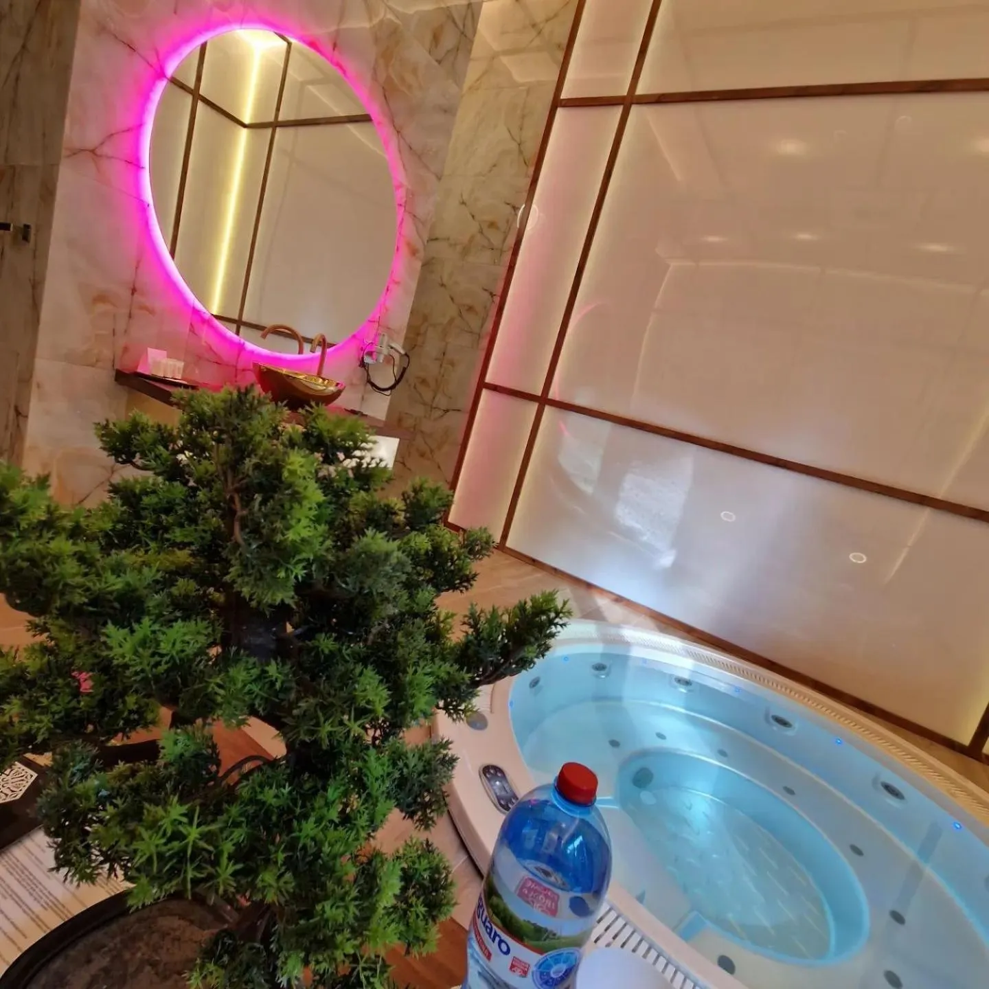 Hotel Ramka & Restaurant & Wine Bar