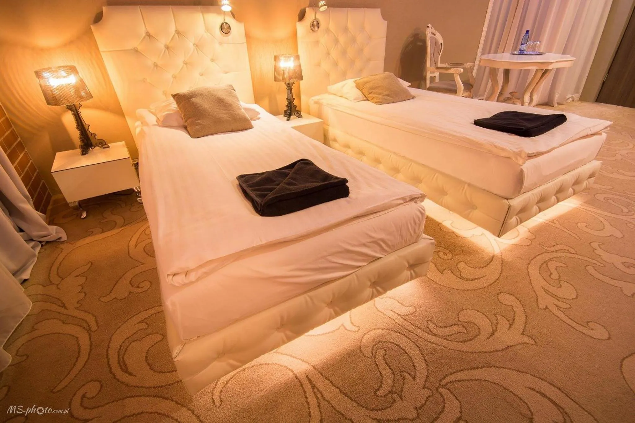 Bed in Hotel Ramka & Restaurant & Wine Bar