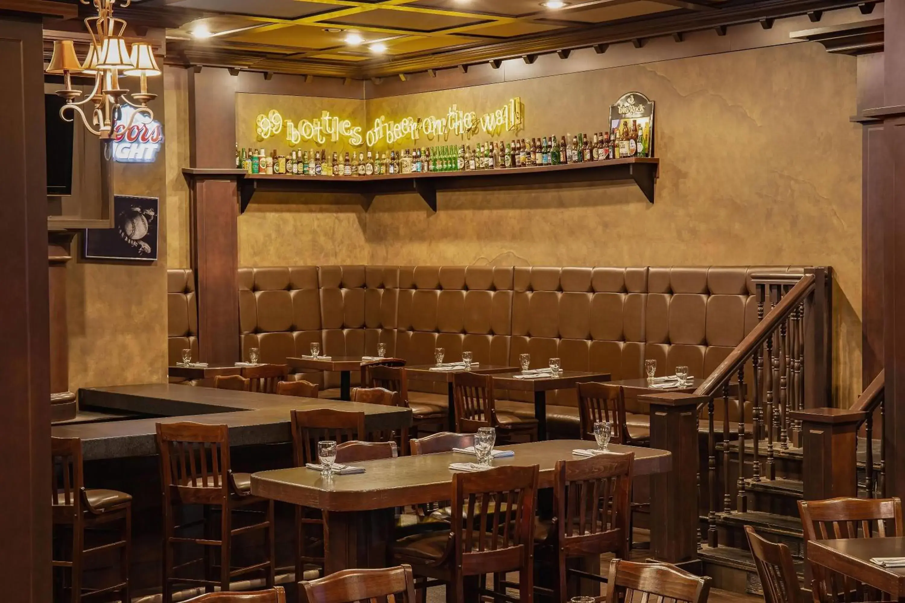 Lounge or bar in Days Inn & Suites by Wyndham West Edmonton Lounge or bar in Days Inn & Suites by Wyndham West Edmonton