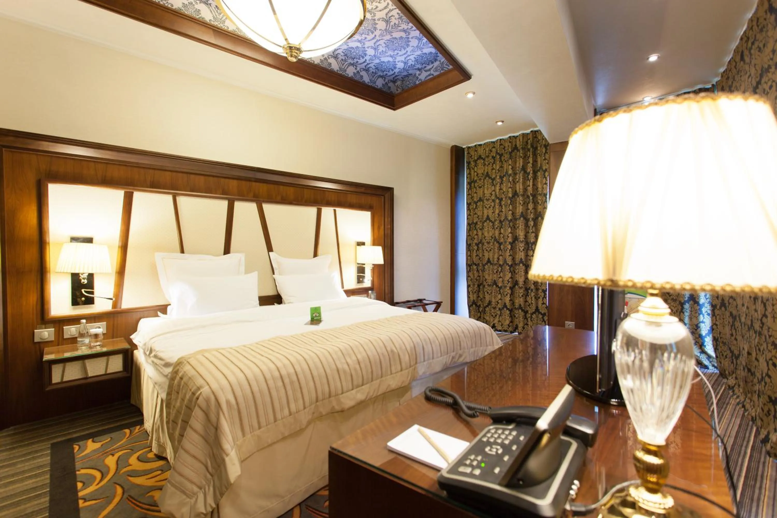 Photo of the whole room in Metropolis Hotel