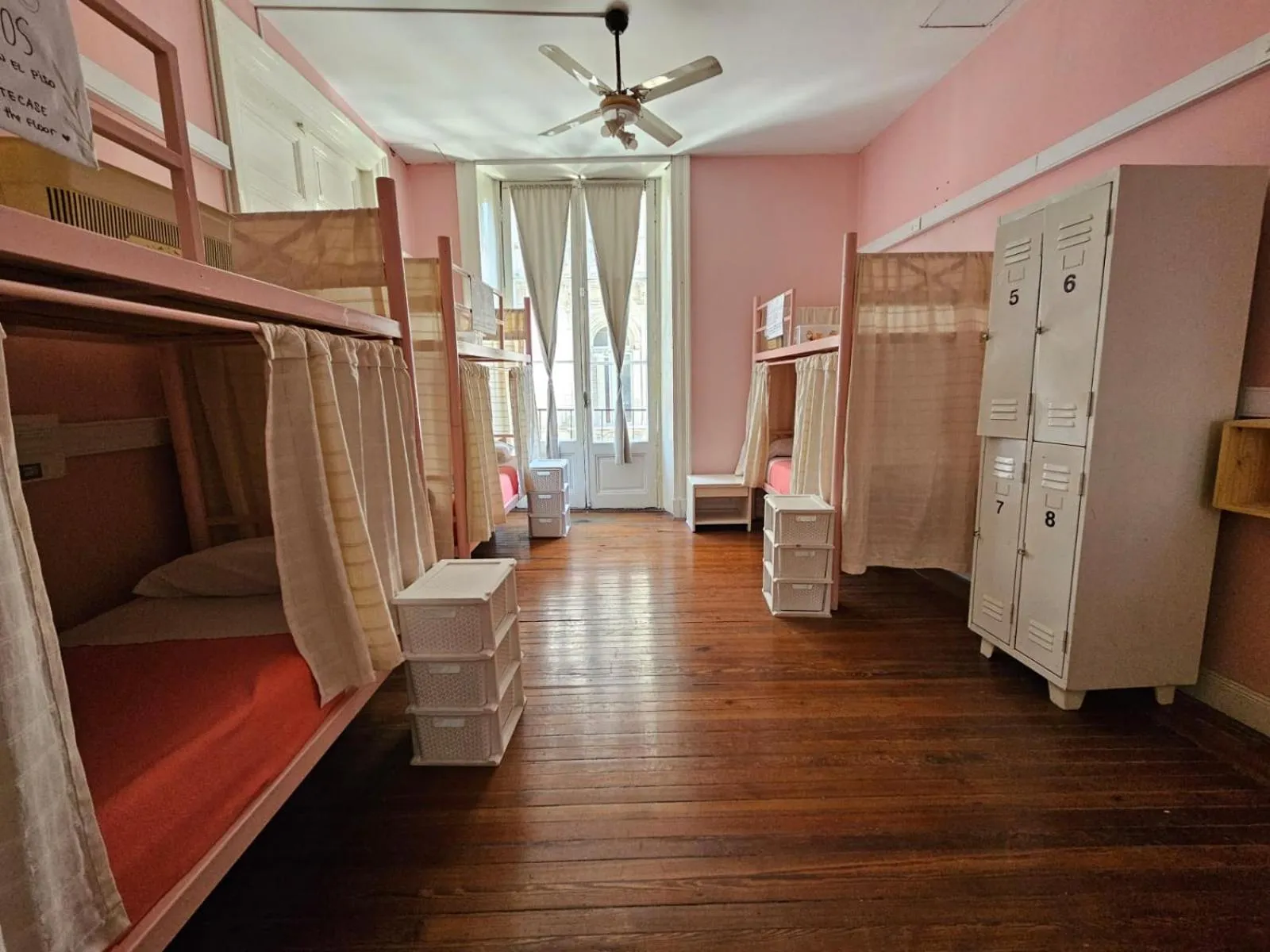 Bed in BA Stop Hotel House