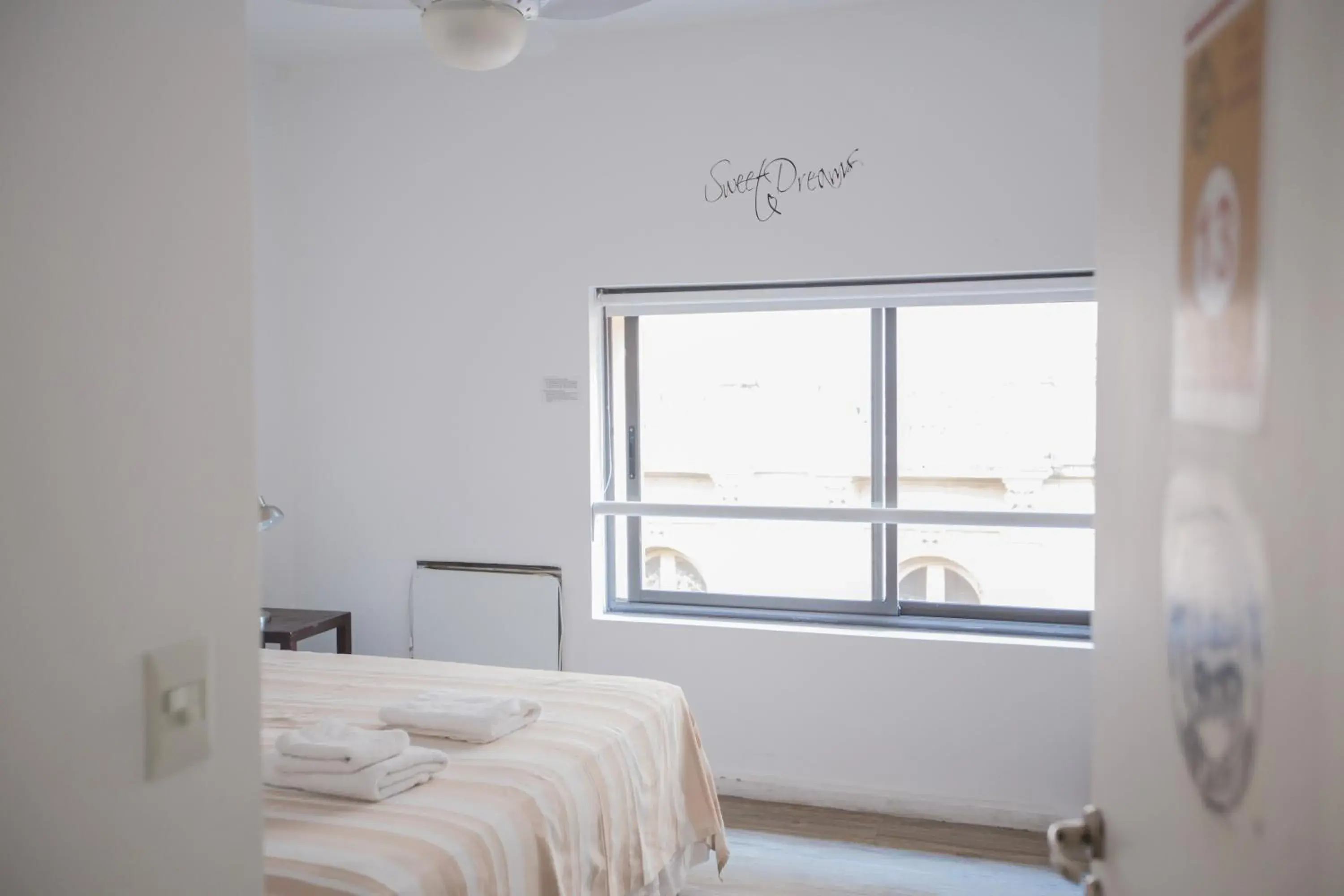 Quiet street view, Bed in BA Stop Hotel House Quiet street view, Bed in BA Stop Hotel House