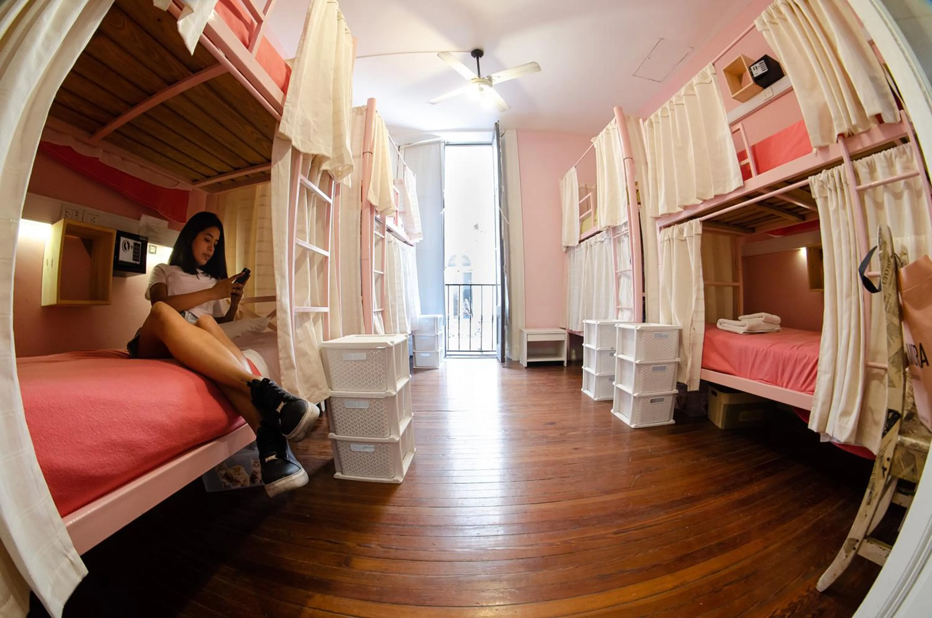 Bed in BA Stop Hotel House