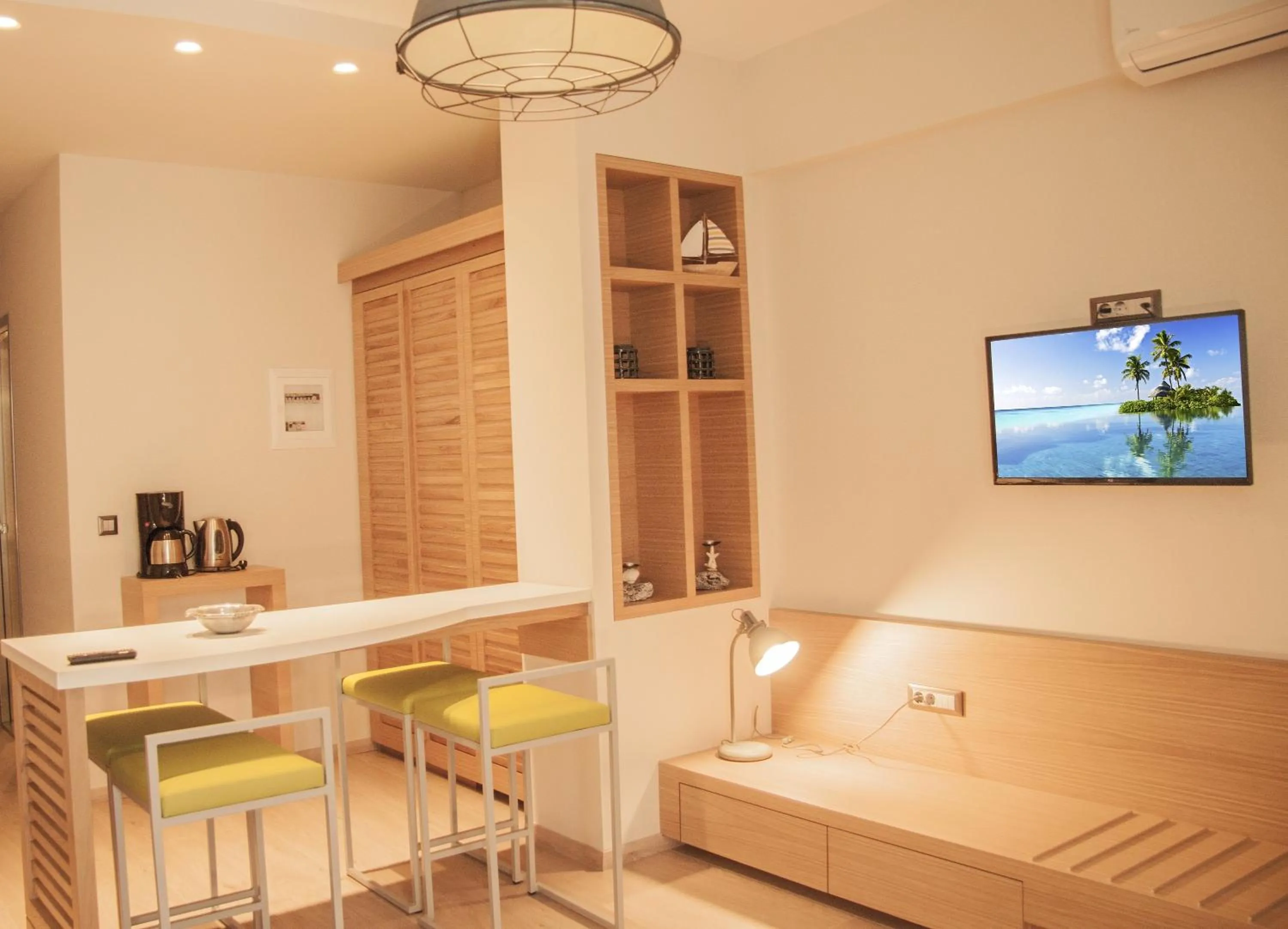 Living room, Bed in Hotel Christina