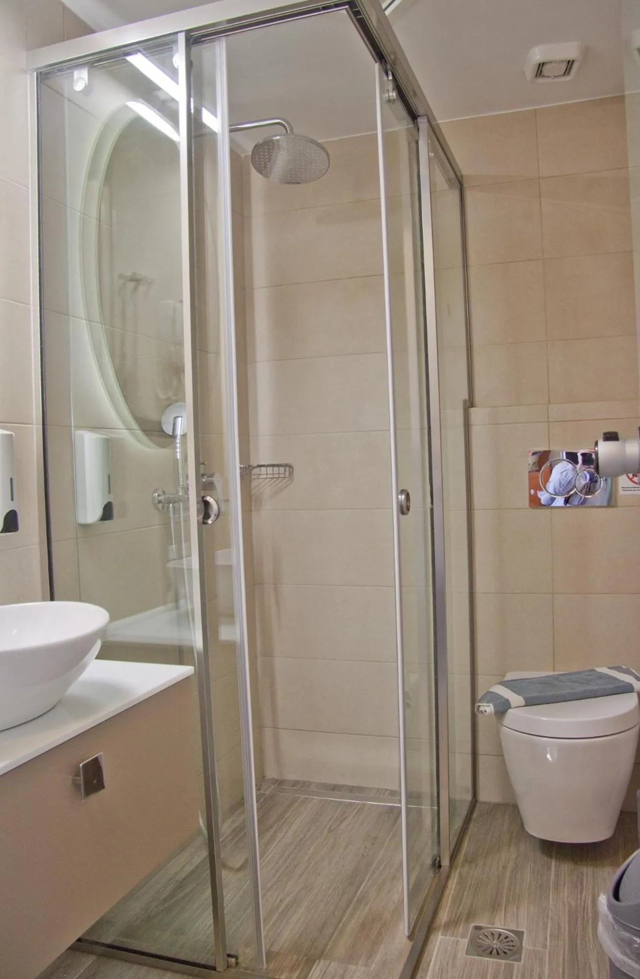 Shower in Hotel Christina