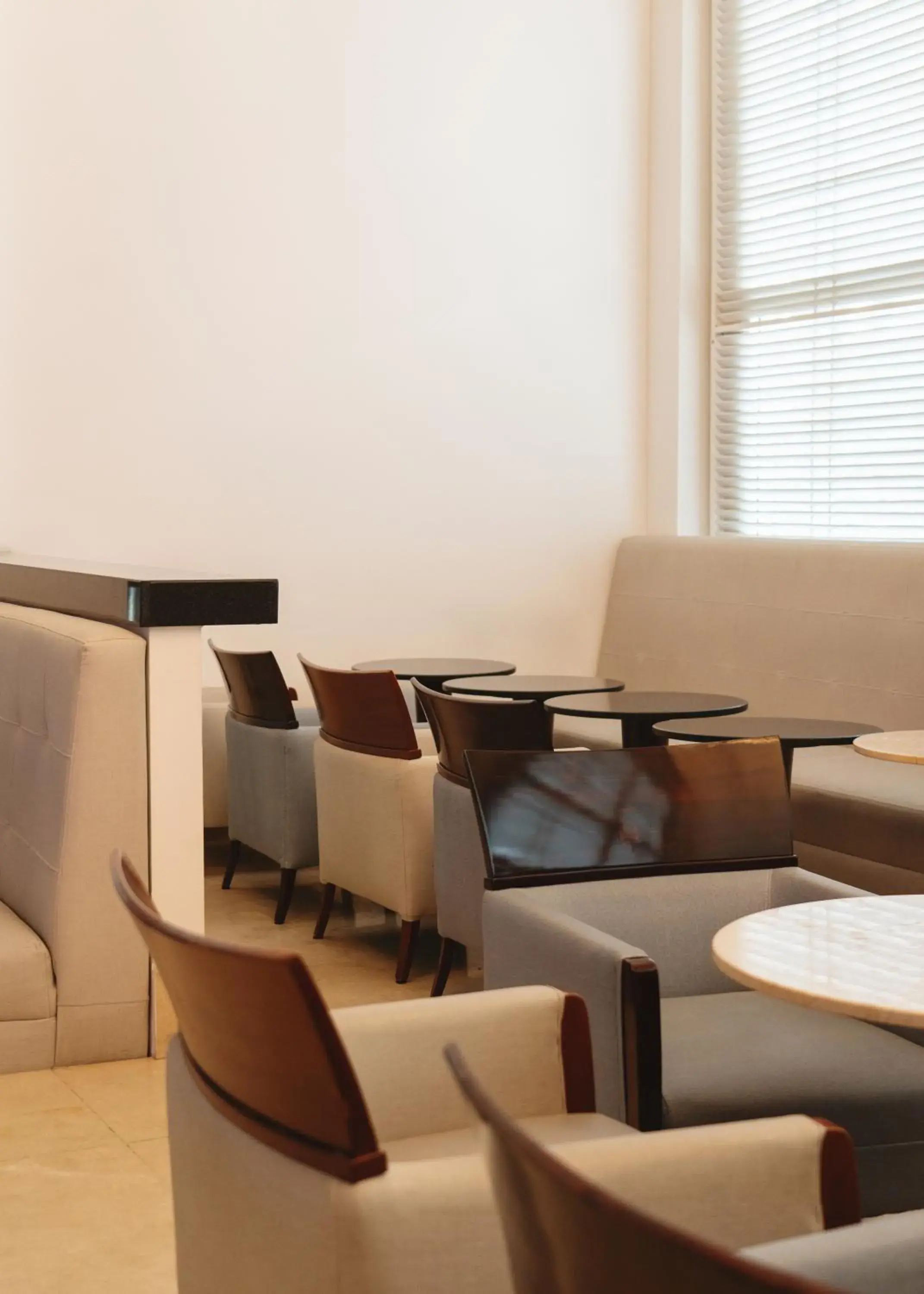 Lounge or bar in Hotel Dann Carlton Barranquilla y Centro de Convenciones Lounge or bar in Hotel Dann Carlton Barranquilla y Centro de Convenciones