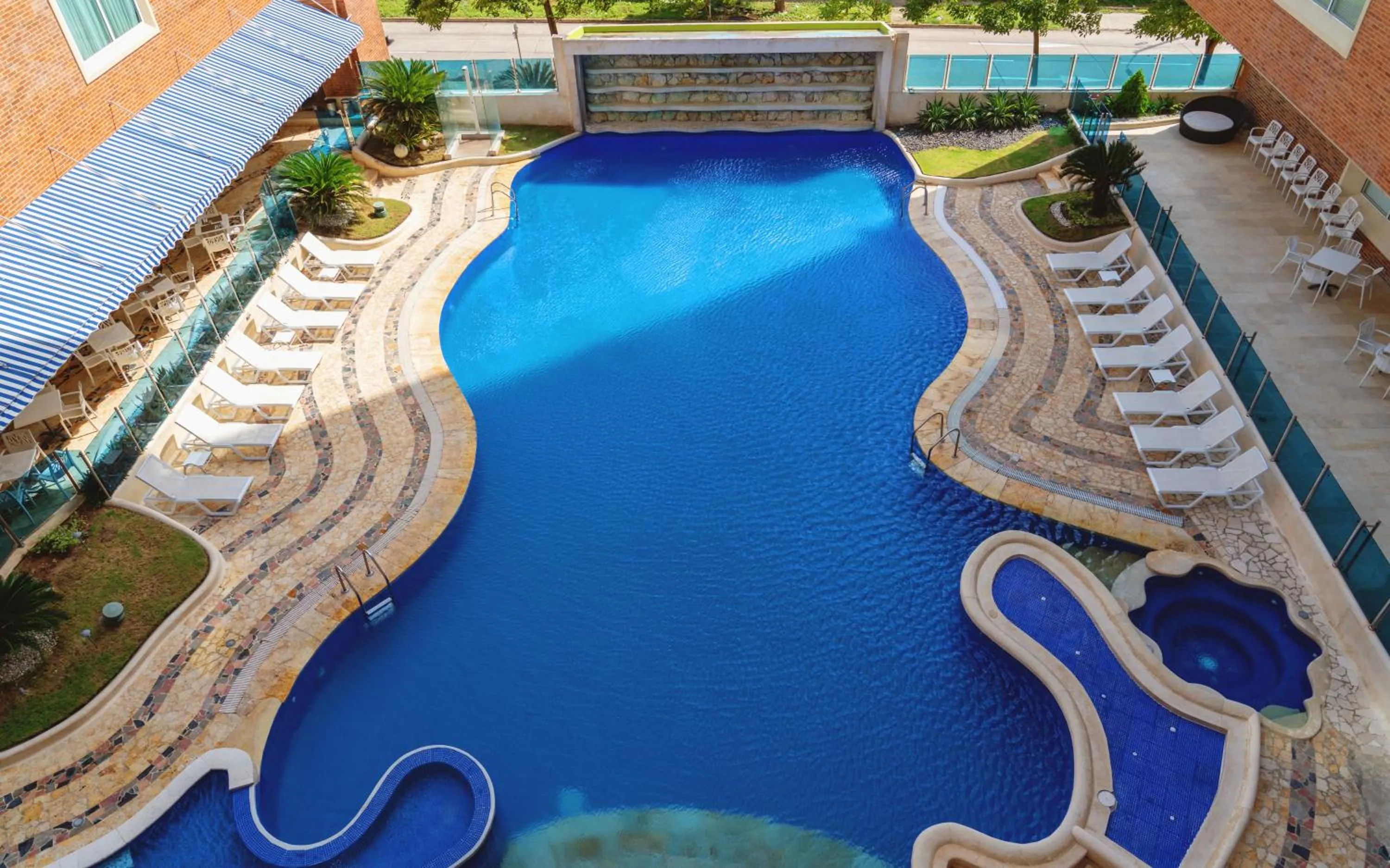 Swimming pool in Hotel Dann Carlton Barranquilla y Centro de Convenciones