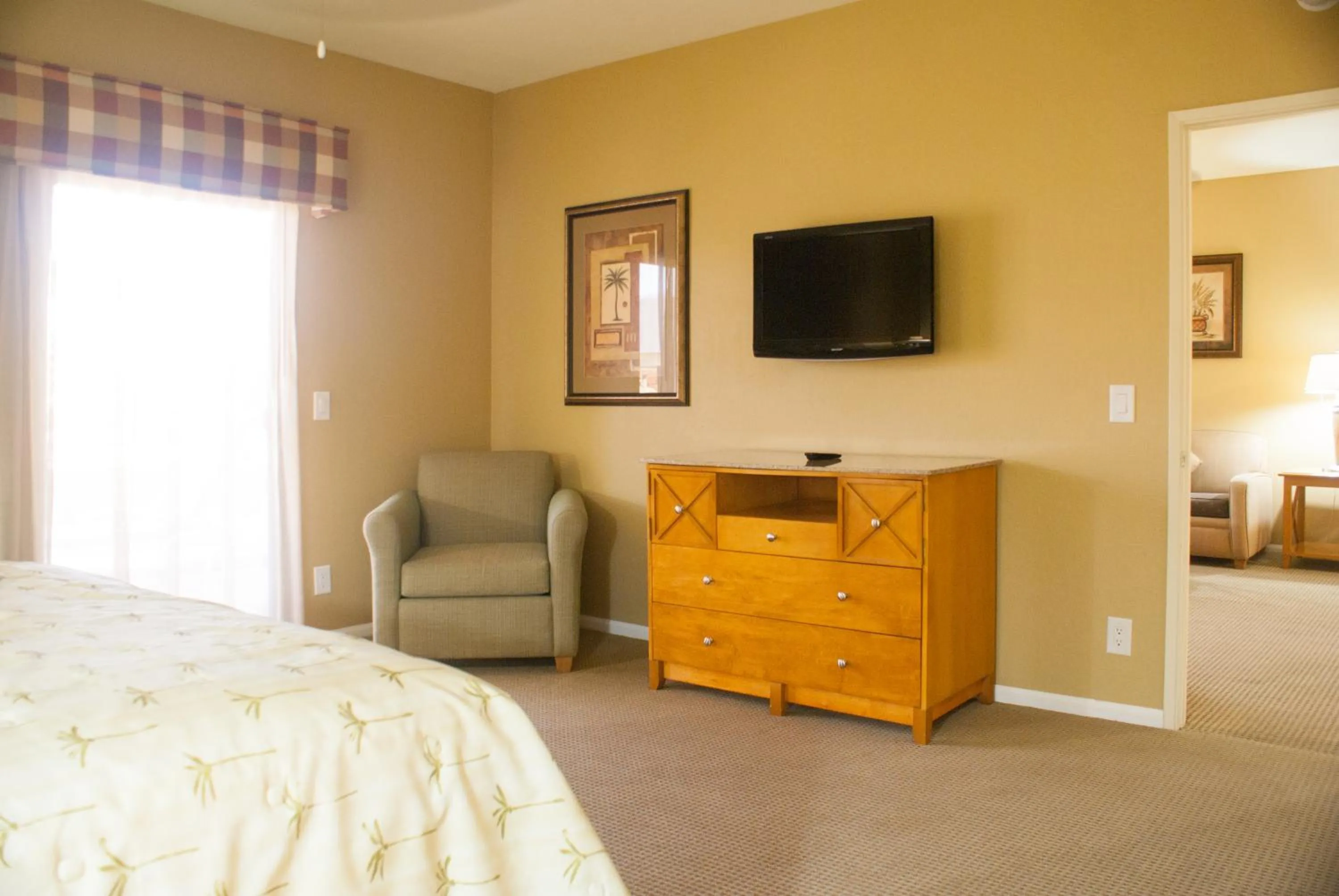 TV and multimedia, Bed in Desert Isle Resort