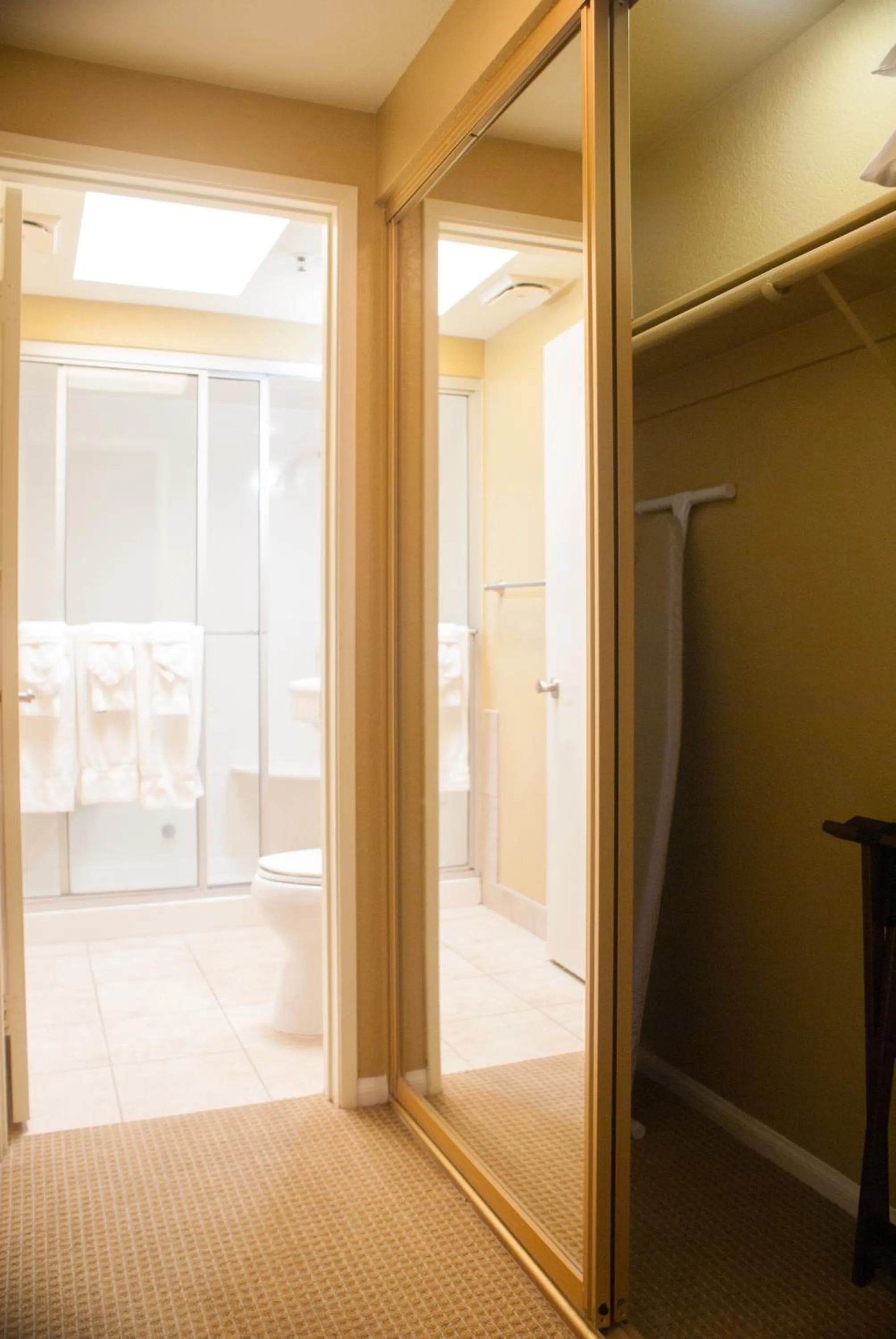Bathroom, Bed in Desert Isle Resort
