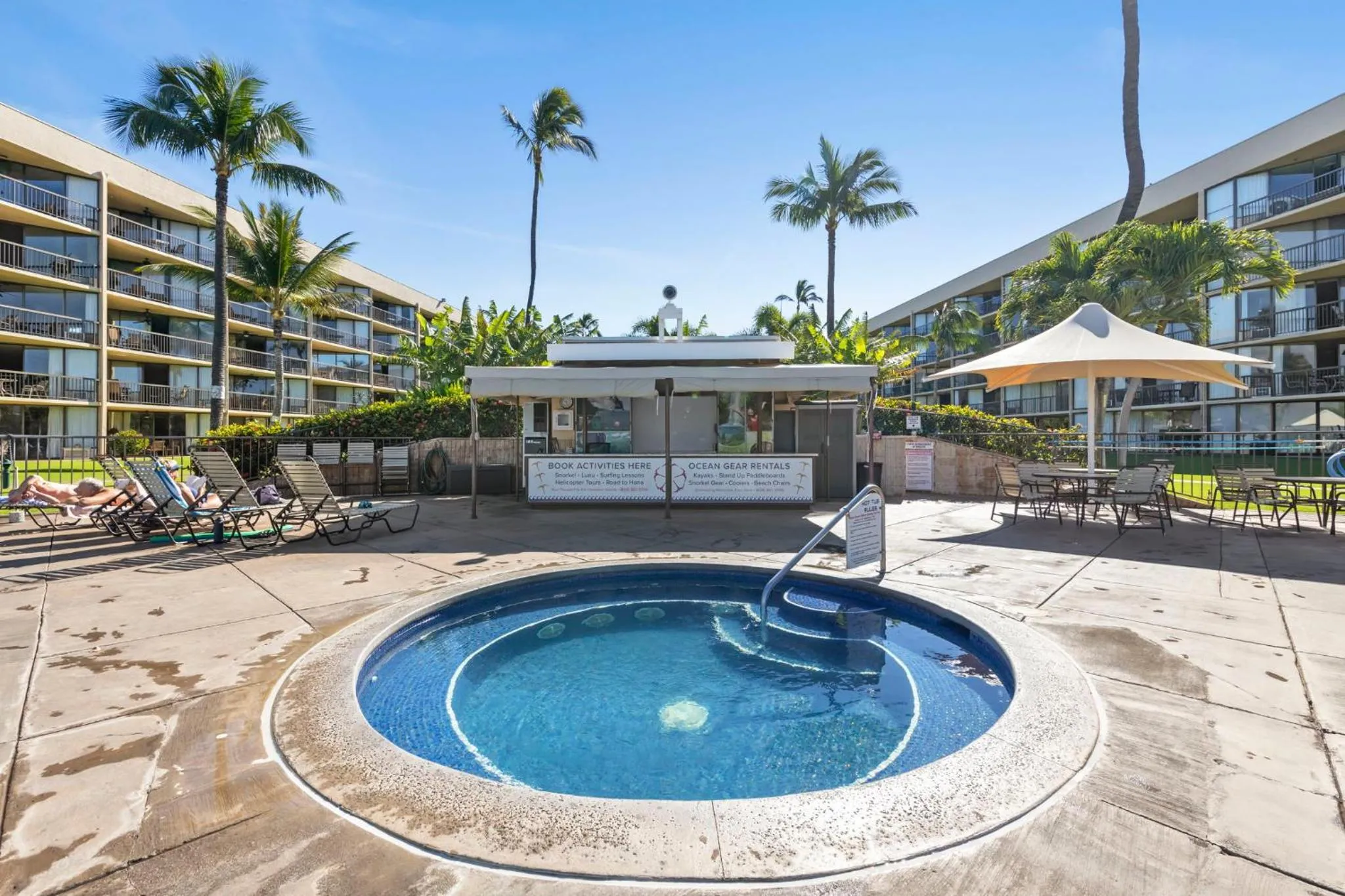 Swimming pool in Maui Sunset