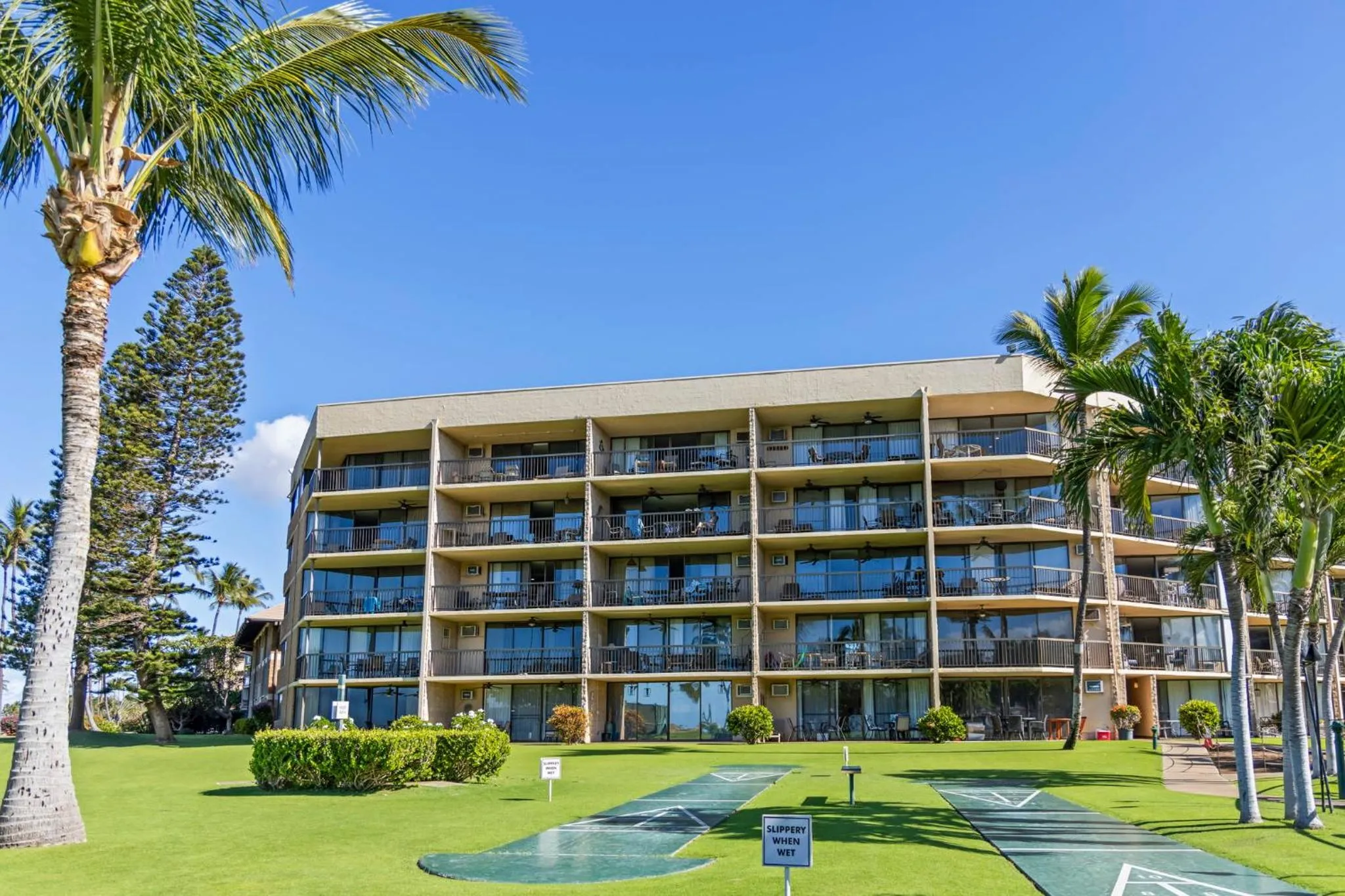 Property building in Maui Sunset