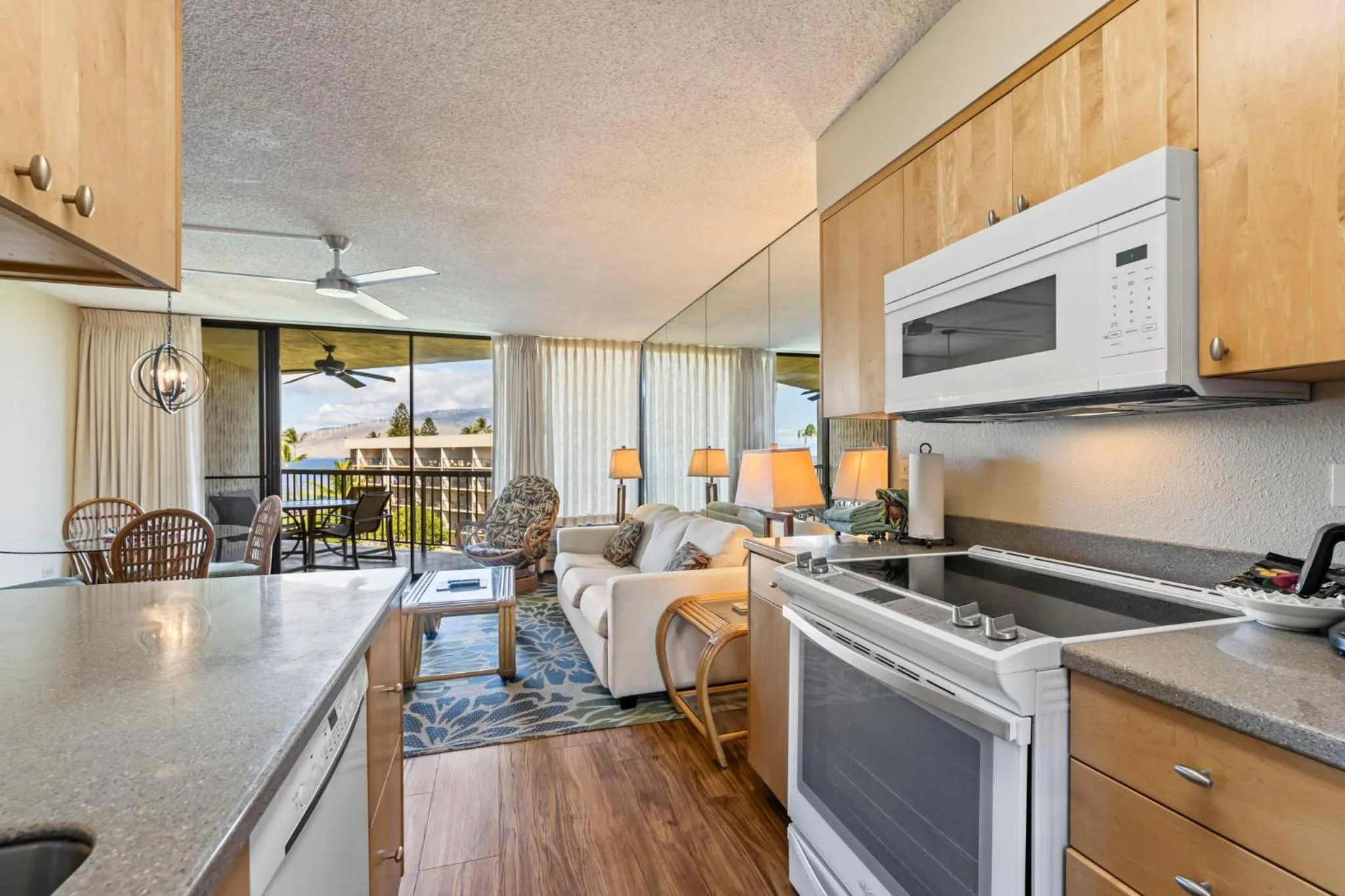 Kitchen or kitchenette in Maui Sunset