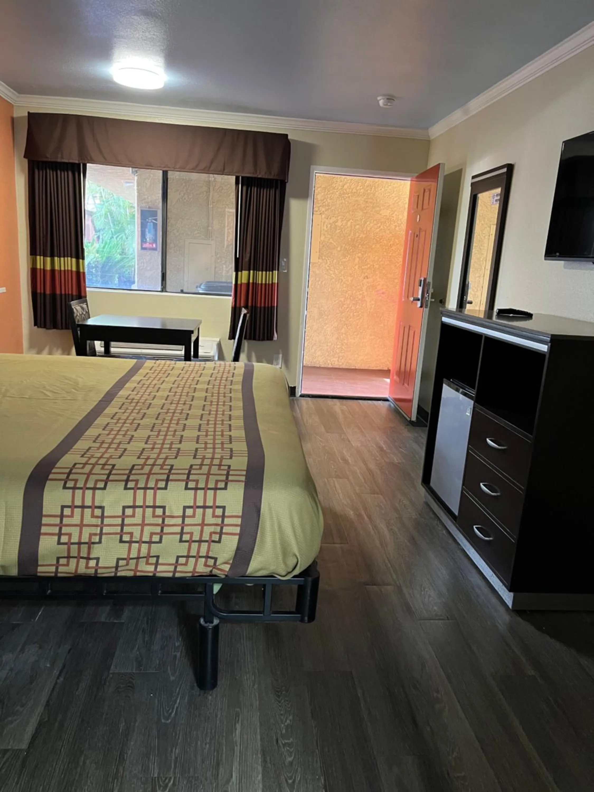 Bed in Rivera Inn & Suites Motel