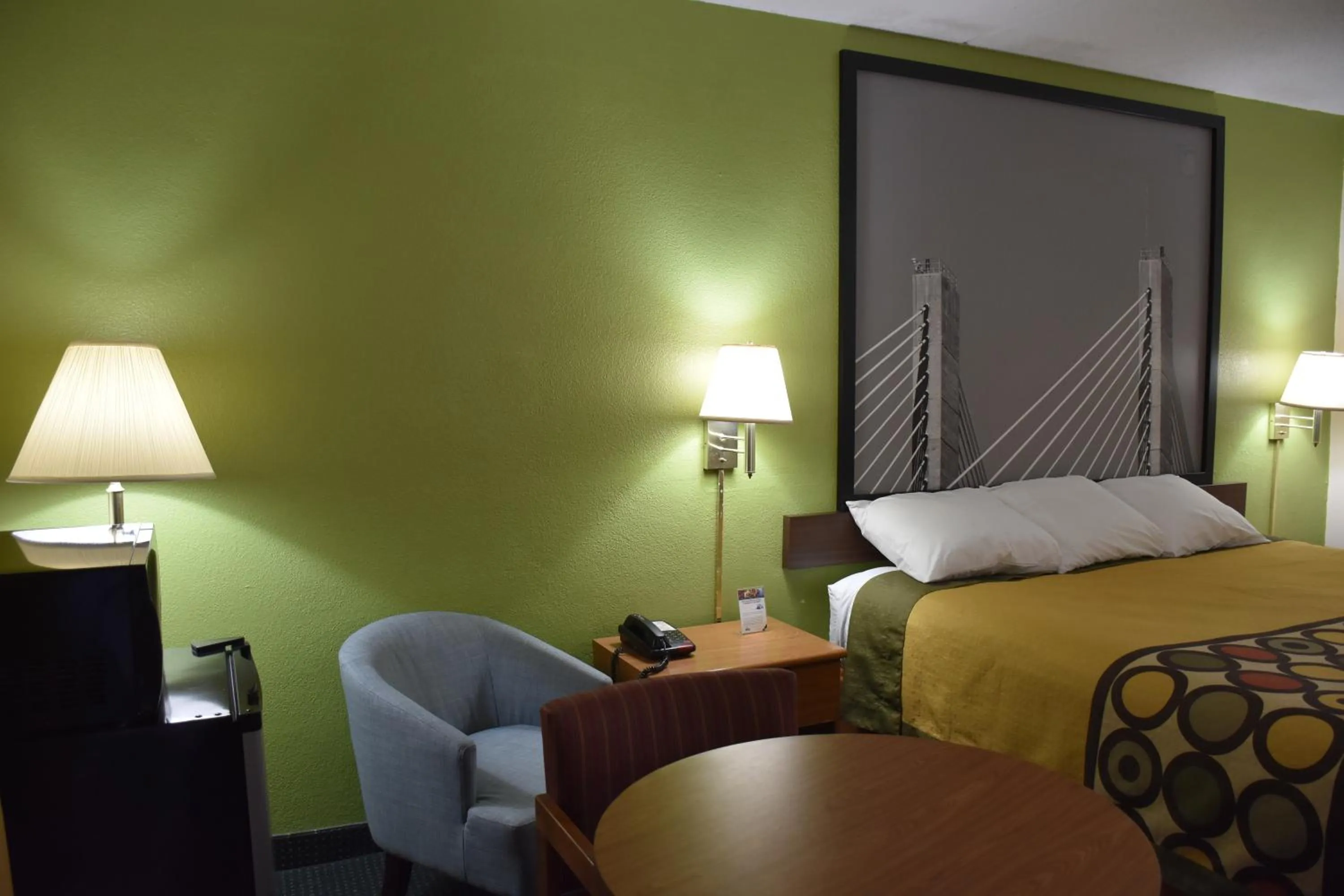 Bed in Super 8 by Wyndham Tifton