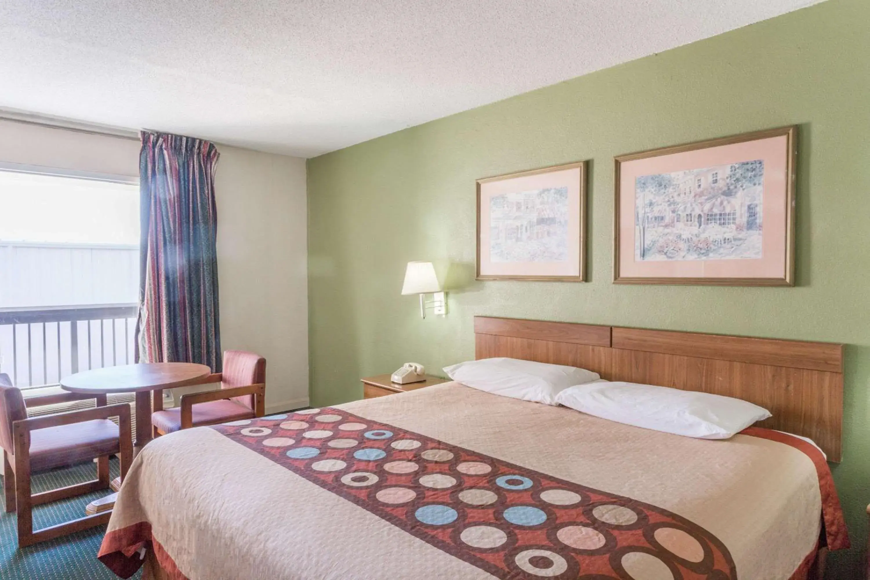 Photo of the whole room, Bed in Super 8 by Wyndham Tifton Photo of the whole room, Bed in Super 8 by Wyndham Tifton