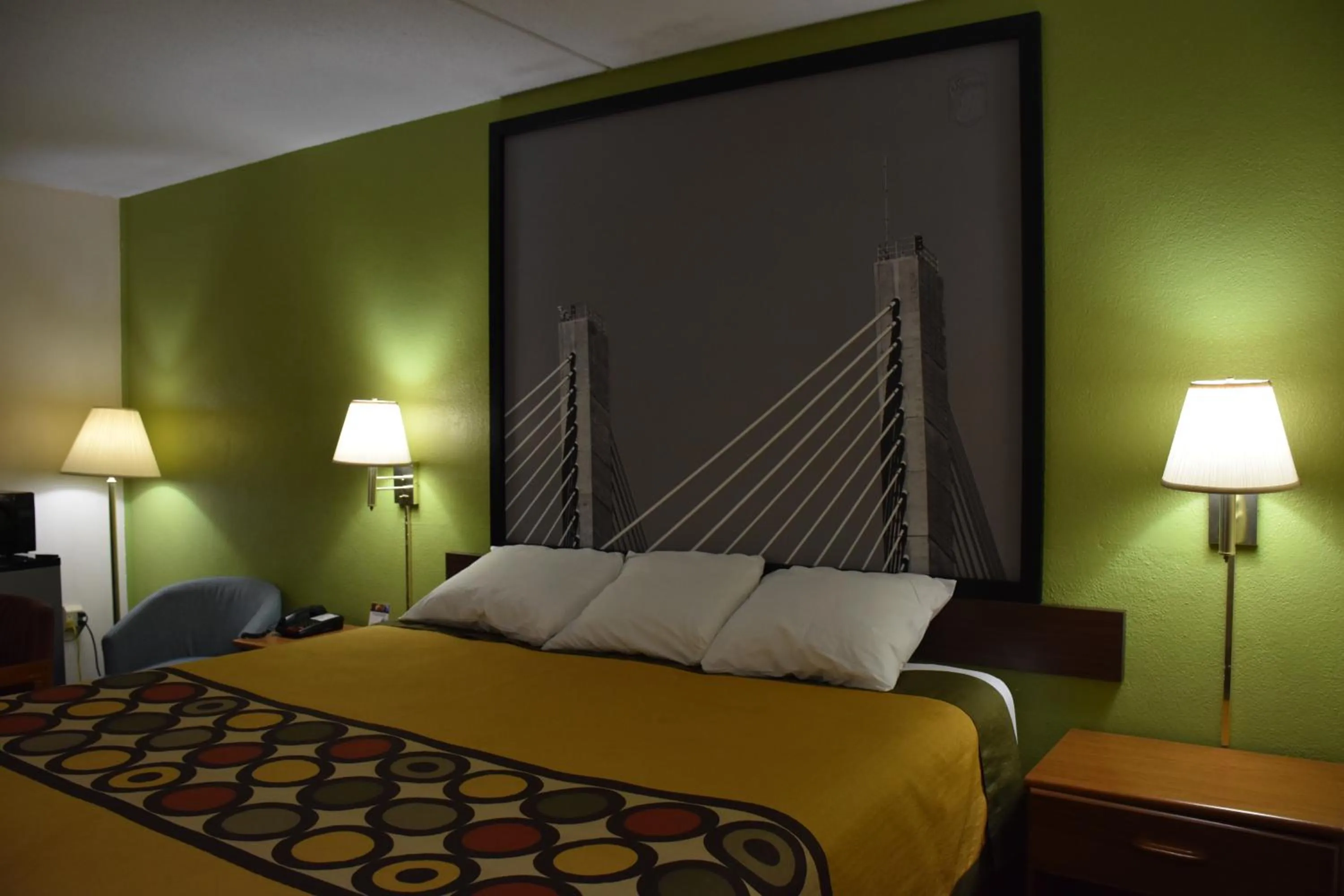 Seating area, Bed in Super 8 by Wyndham Tifton