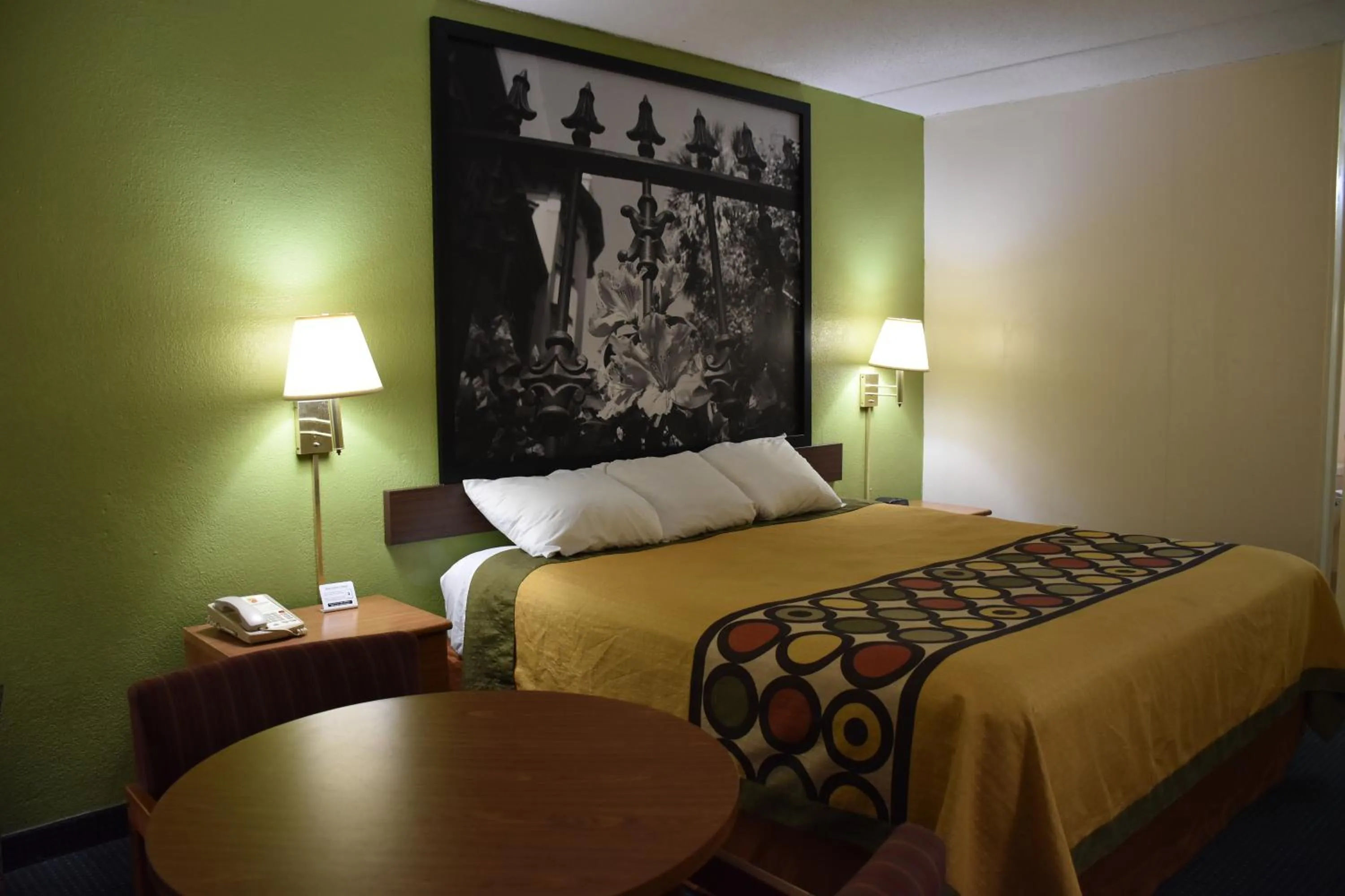 Bed in Super 8 by Wyndham Tifton